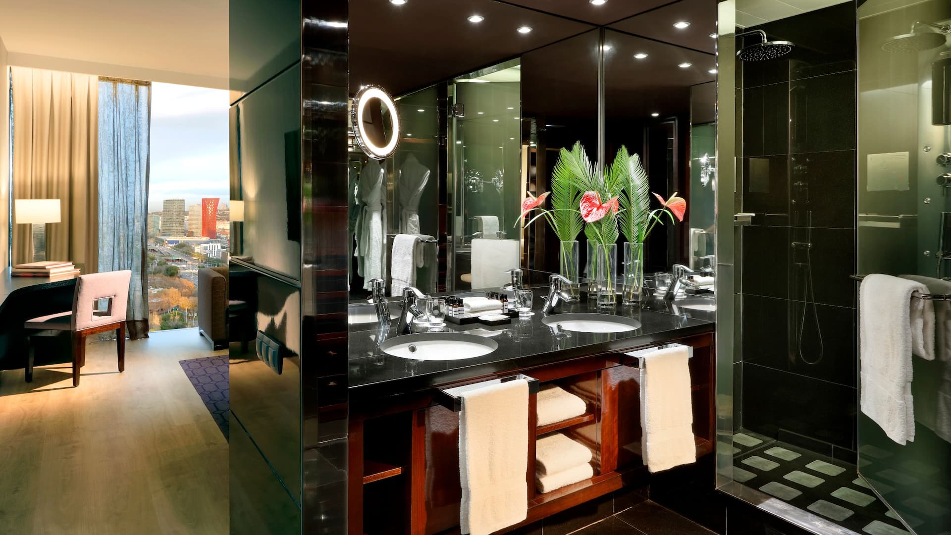 3 de 6 Hyatt Regency Barcelona Tower King City View Guestroom Bathroom