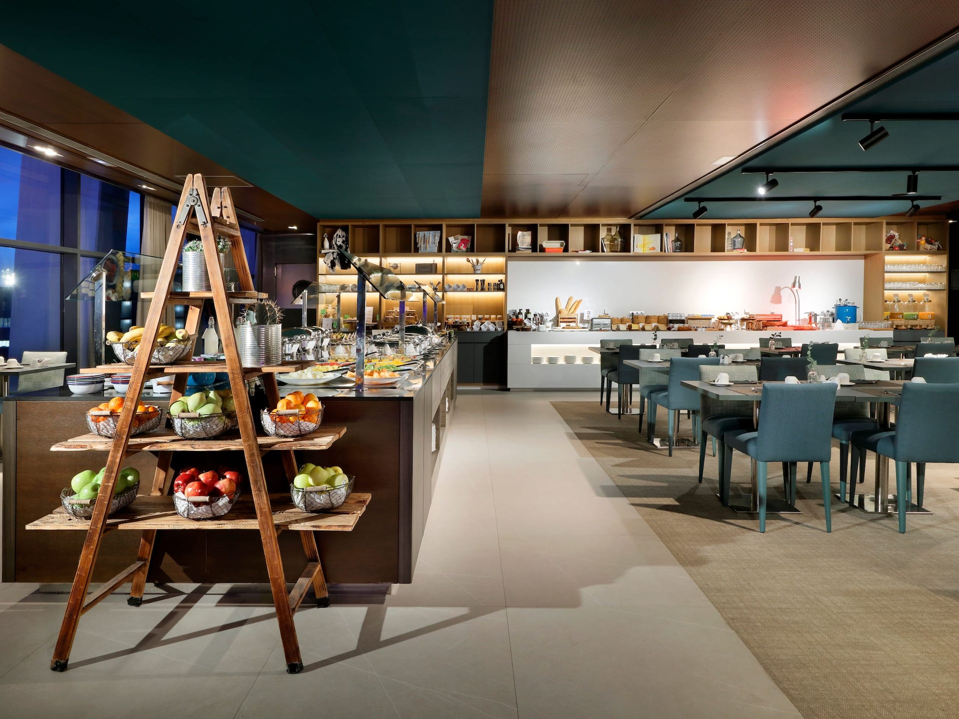 Hyatt Regency Barcelona Tower Azimut Dining