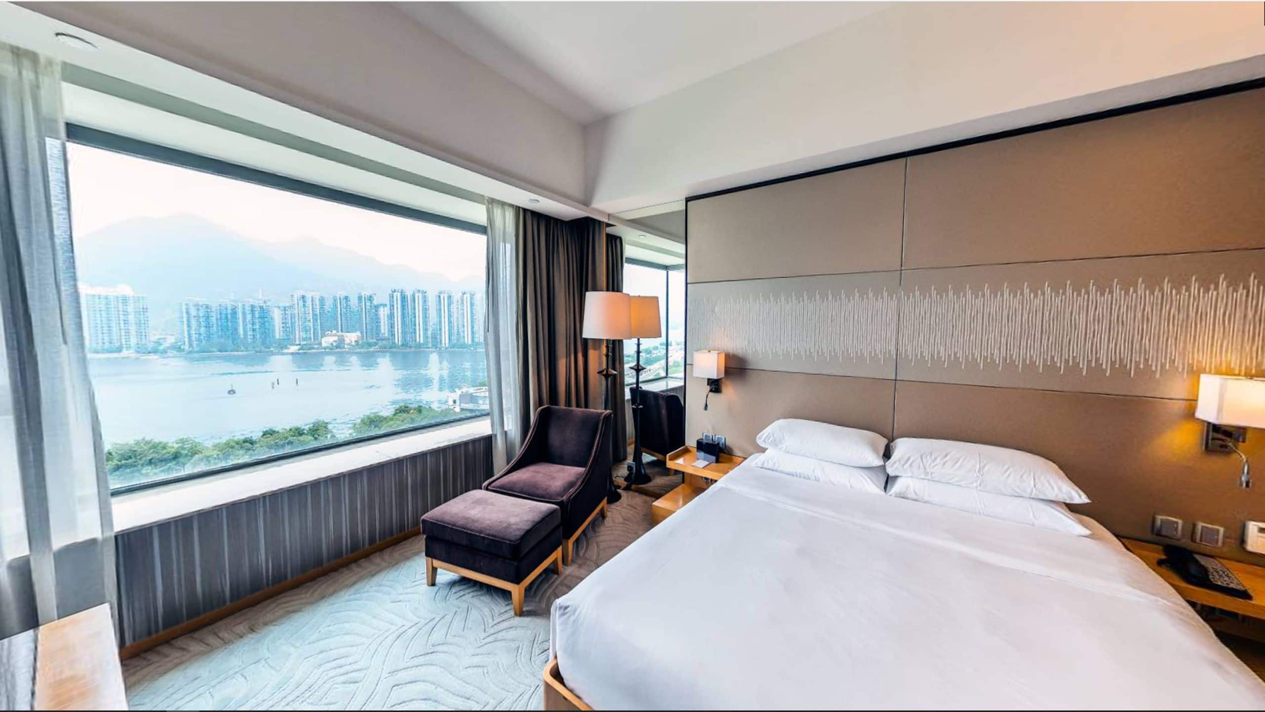 Hyatt Regency Hong Kong, Sha Tin King Bed Harbour View