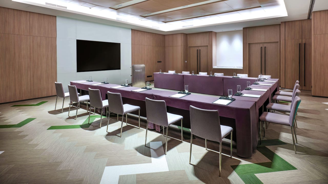 Meeting Room U-shape Setup