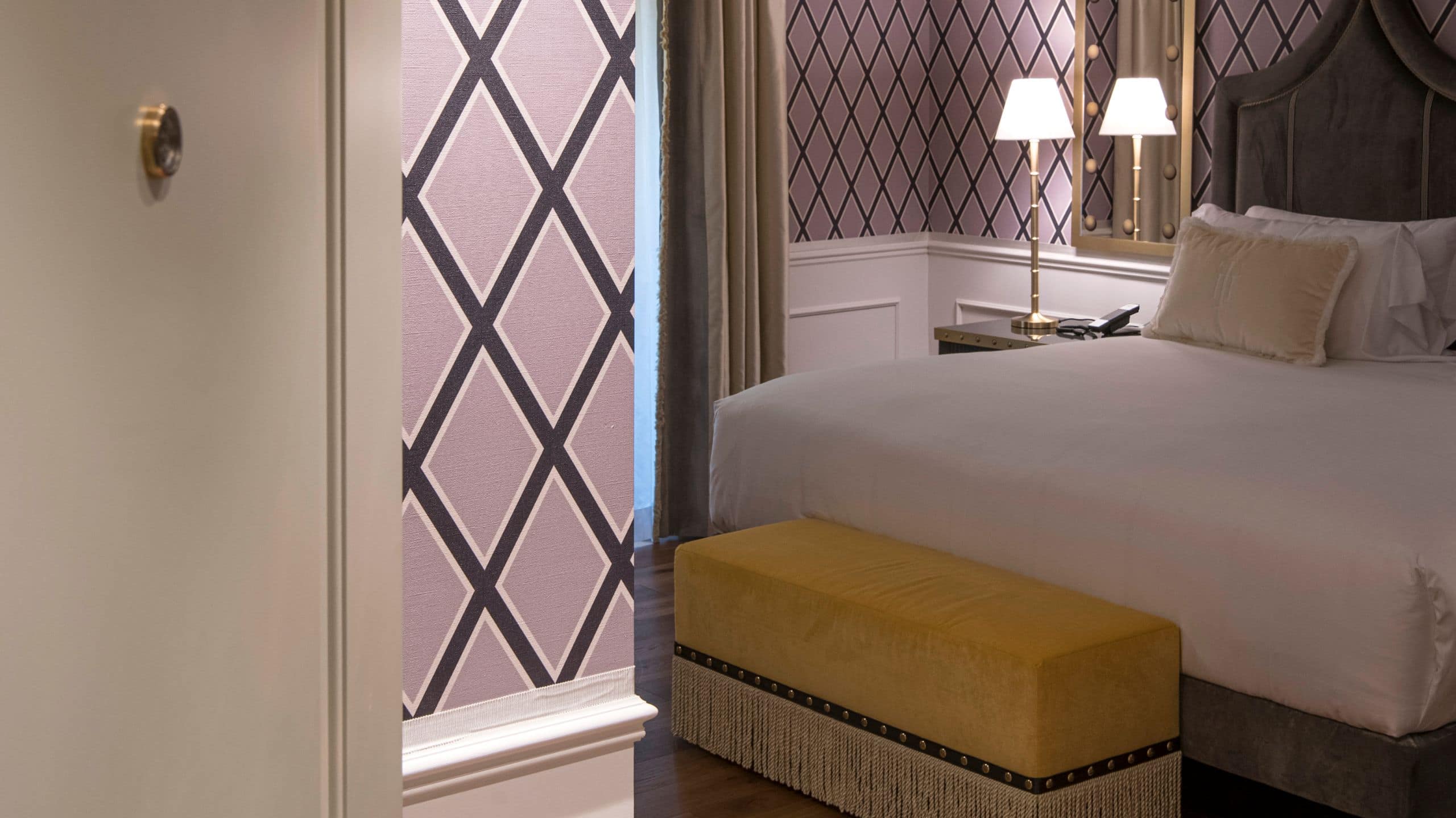 IL Tornabuoni Hotel King Premium Guestroom Entrance