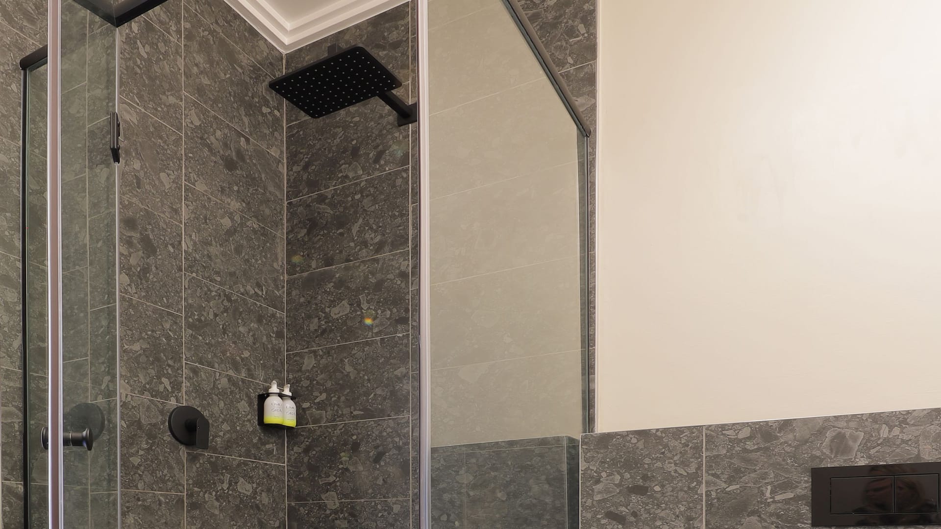 3 de 5 Hyatt House Johannesburg Sandton King Studio Shower