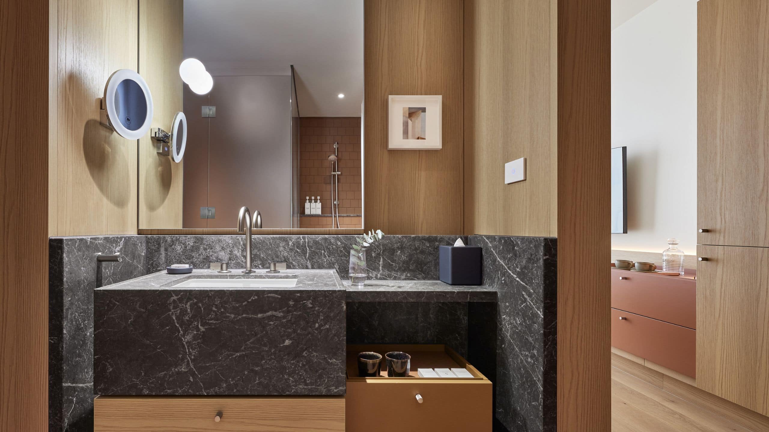 2/2 Hyatt Centric Melbourne King Bathroom