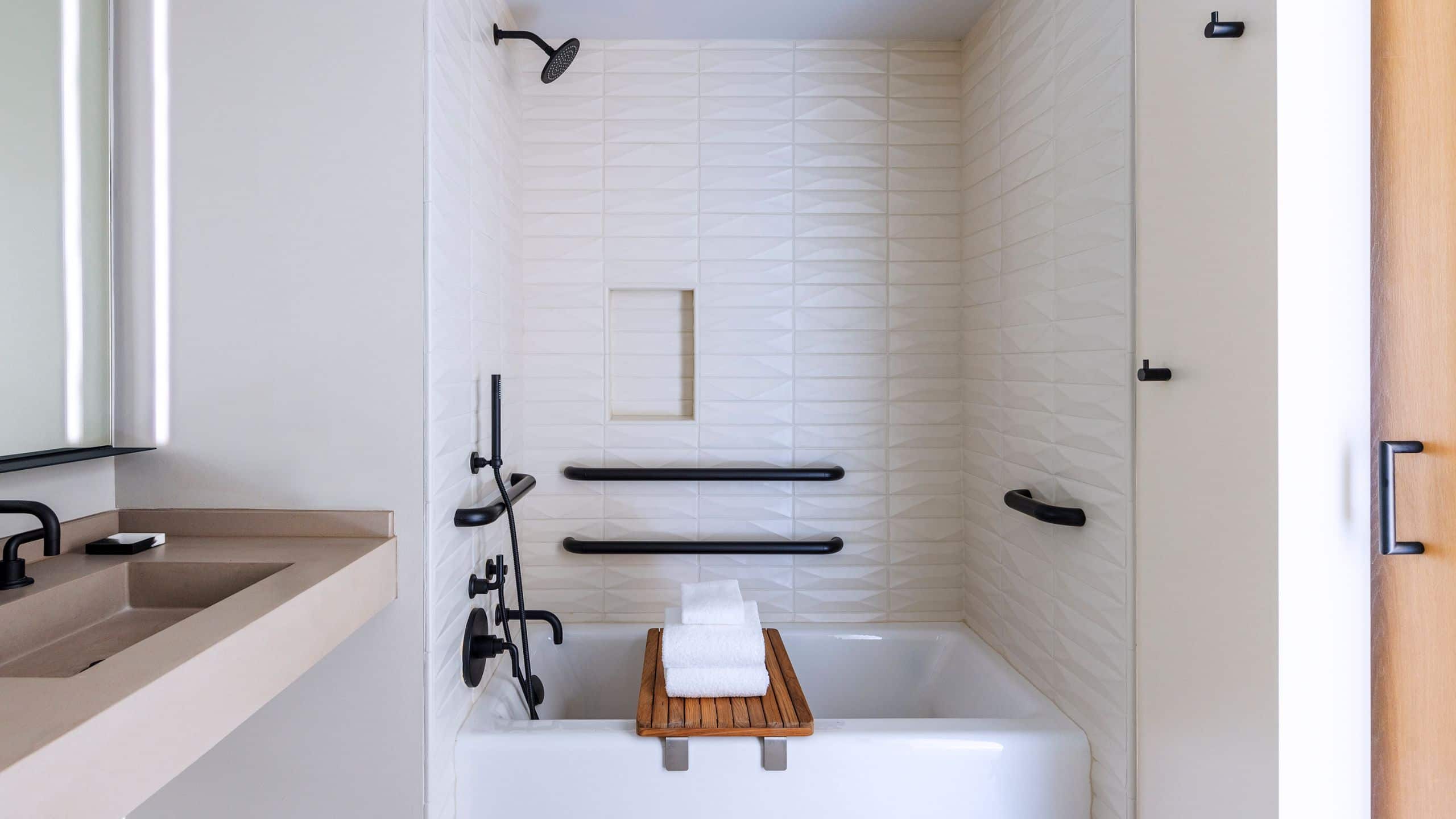 3 von 3 The Shay Ada Double Queen Bathtub