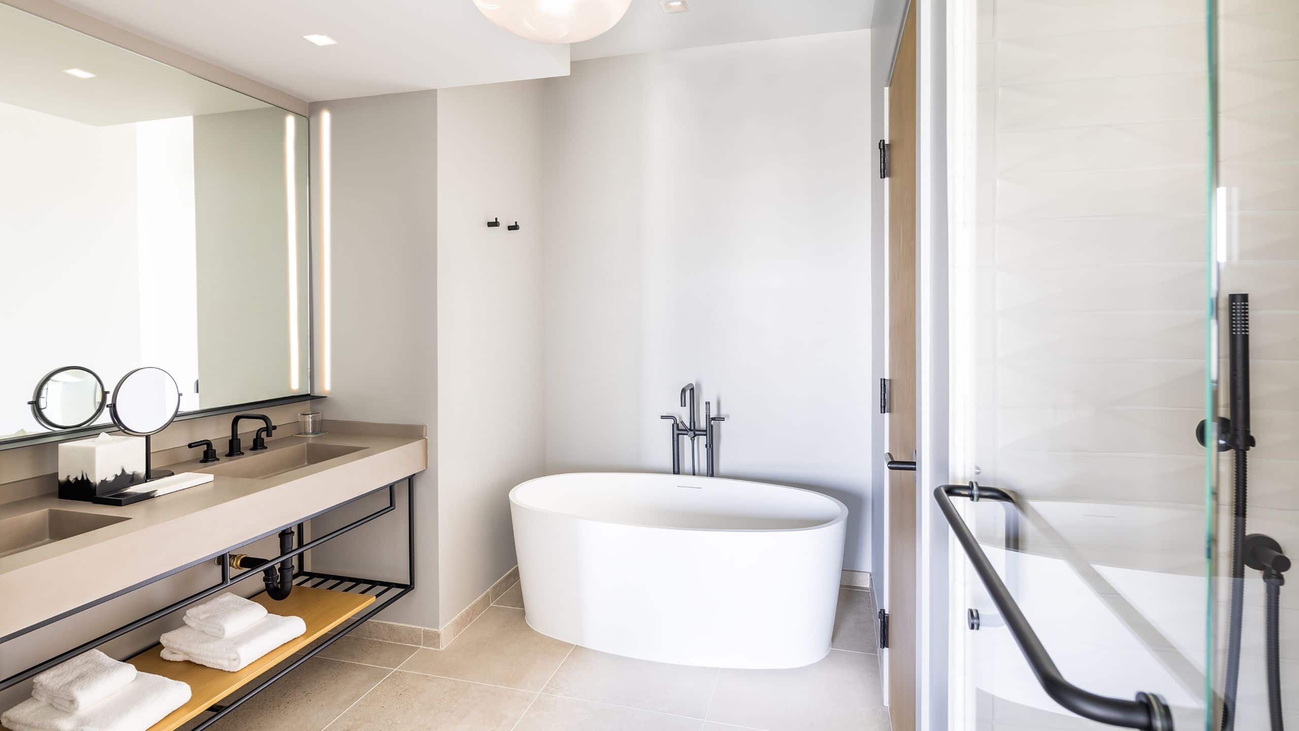 6 von 6 The Shay Penthouse Bathroom