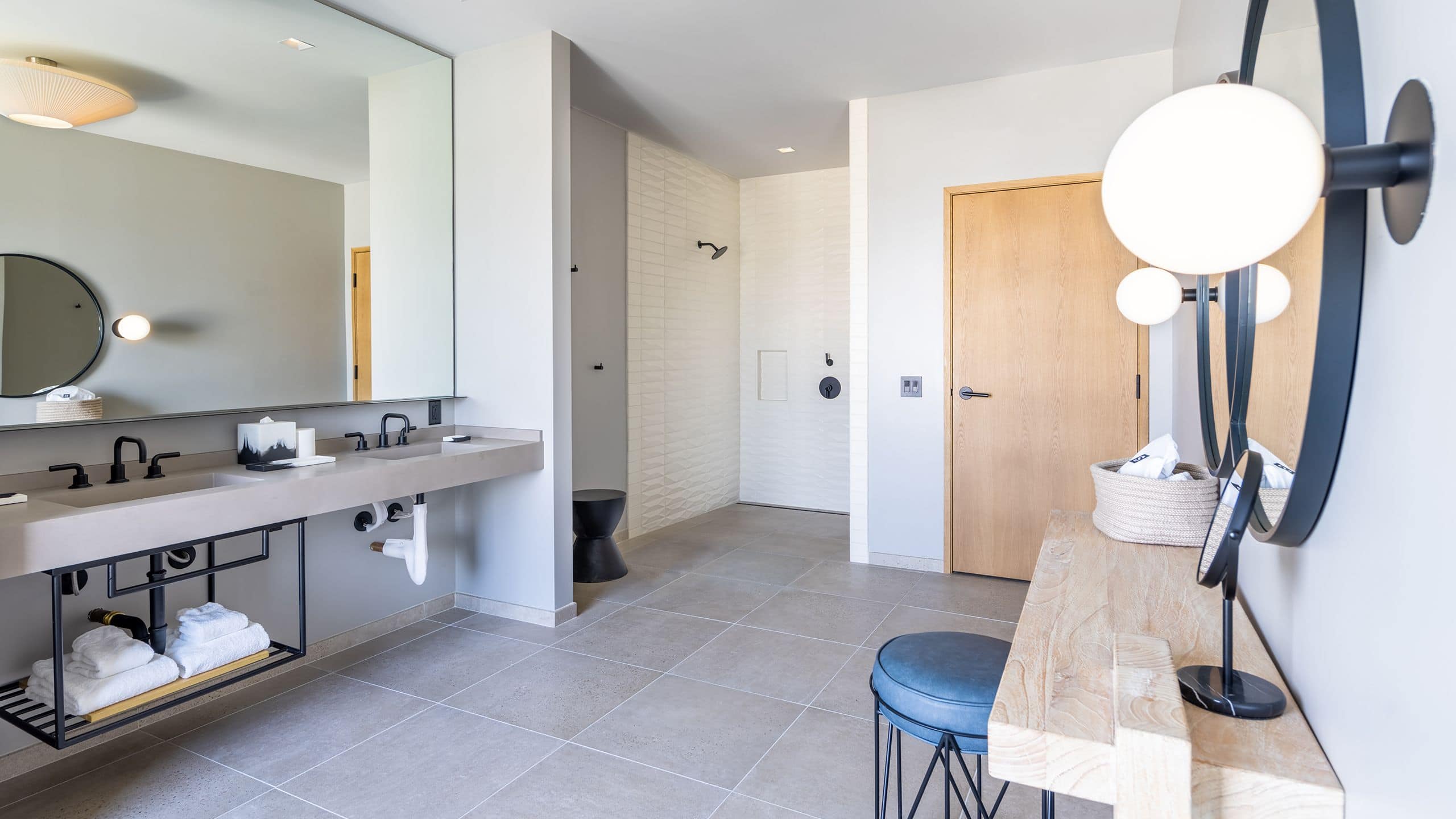 6 von 7 The Shay Presidential Suite Bathroom