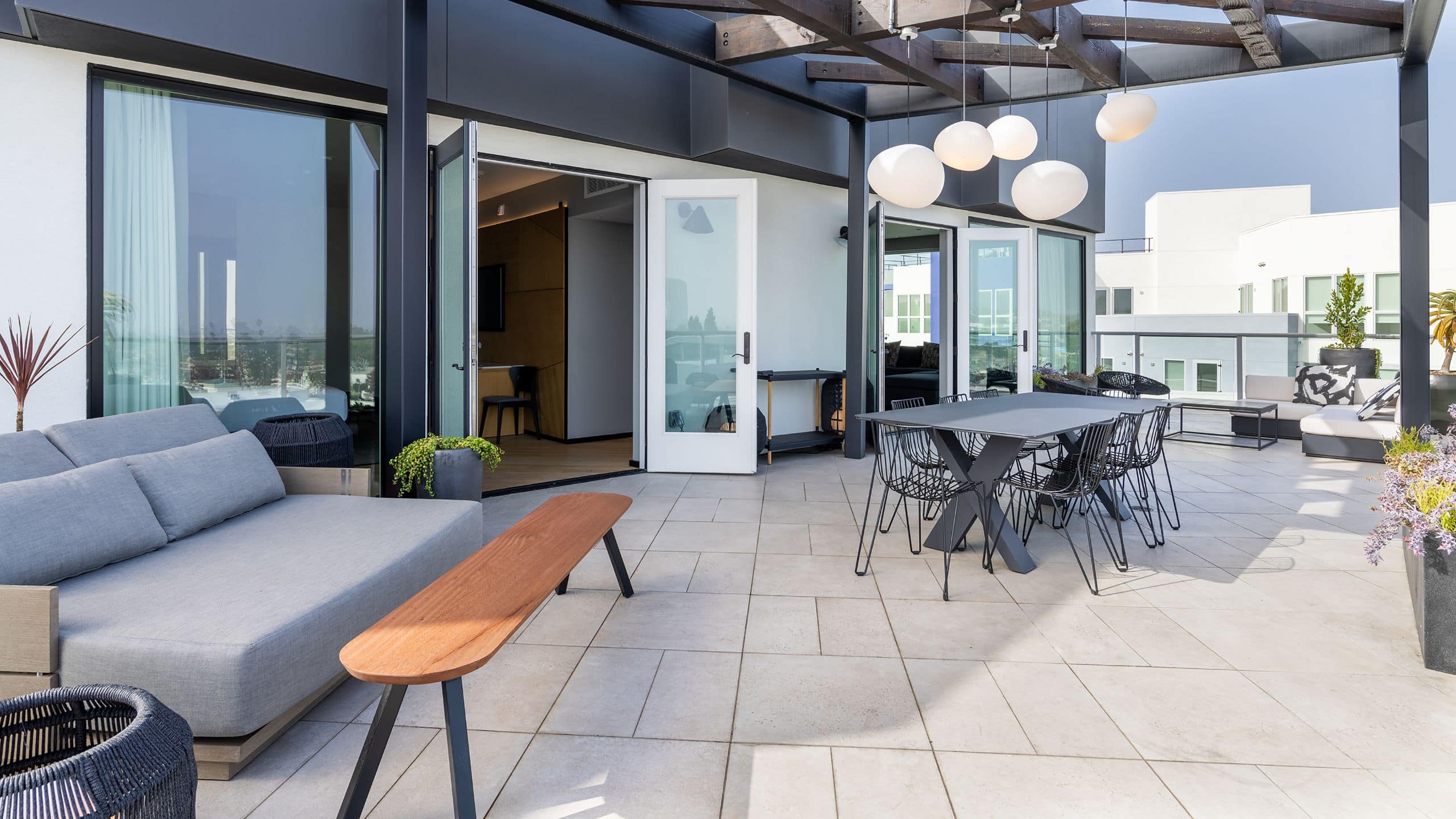 2 von 7 The Shay Presidential Suite Terrace