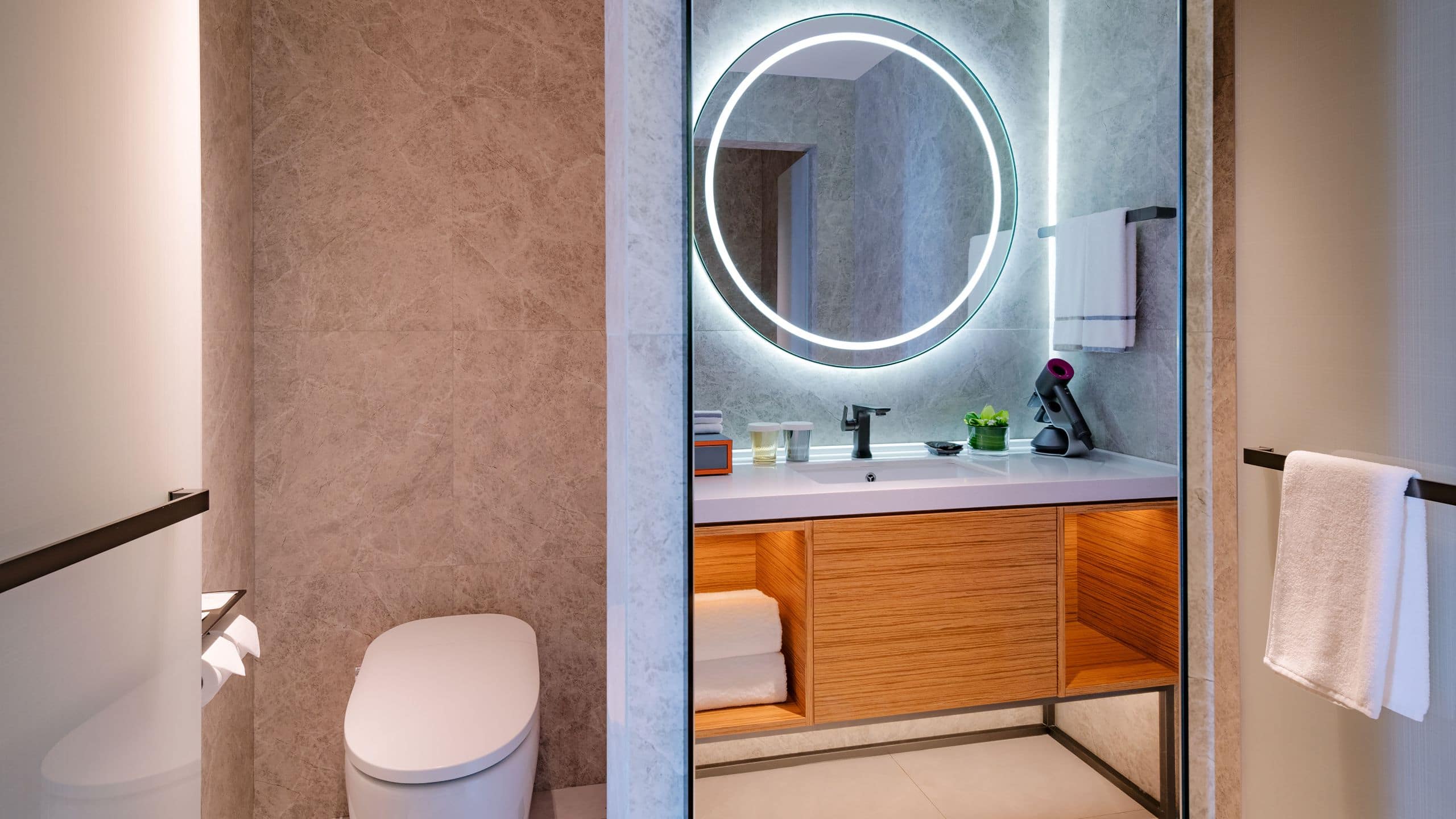 第 2，共 3 UrCove Shanghai Jing'an Executive Bathroom