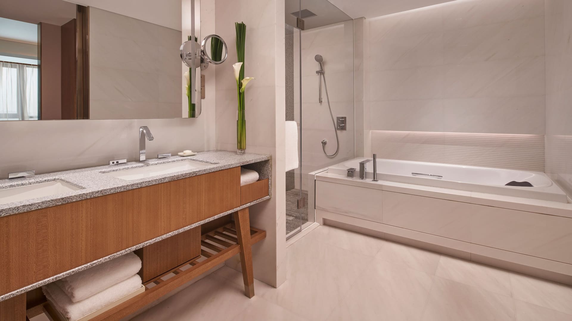 2 de 2 Hyatt Regency Guangzhou Zengcheng Regency Suite Bathroom