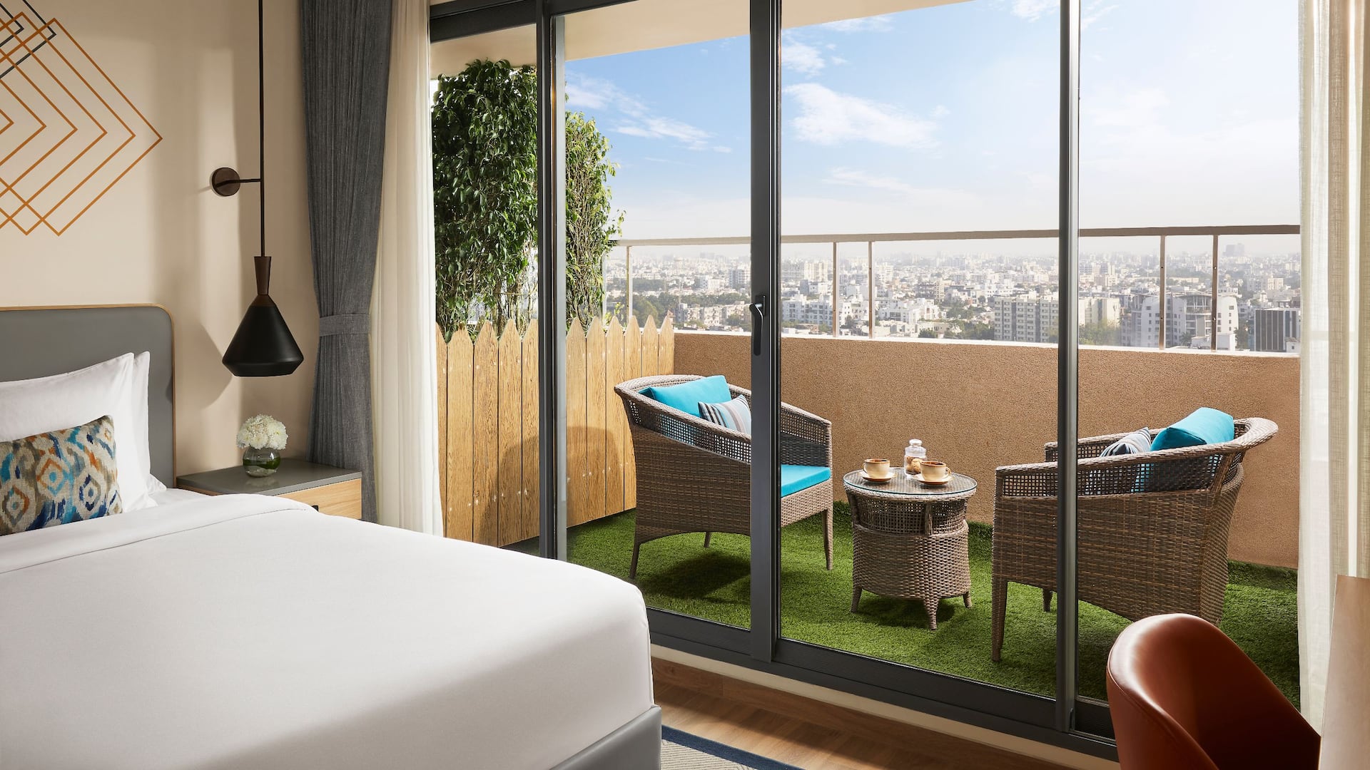 1 de 5 Hyatt Place Vadodara Guestroom Balcony
