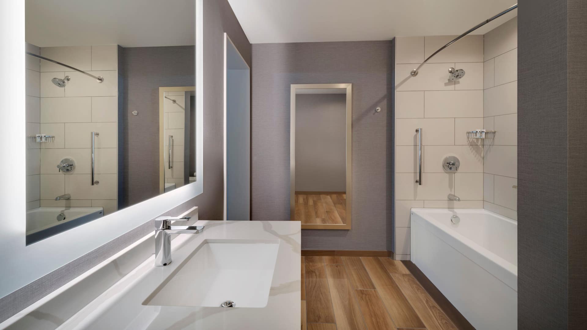 4/4 Hyatt House LAX / Century Blvd One Bedroom Kitchen Suite Bath