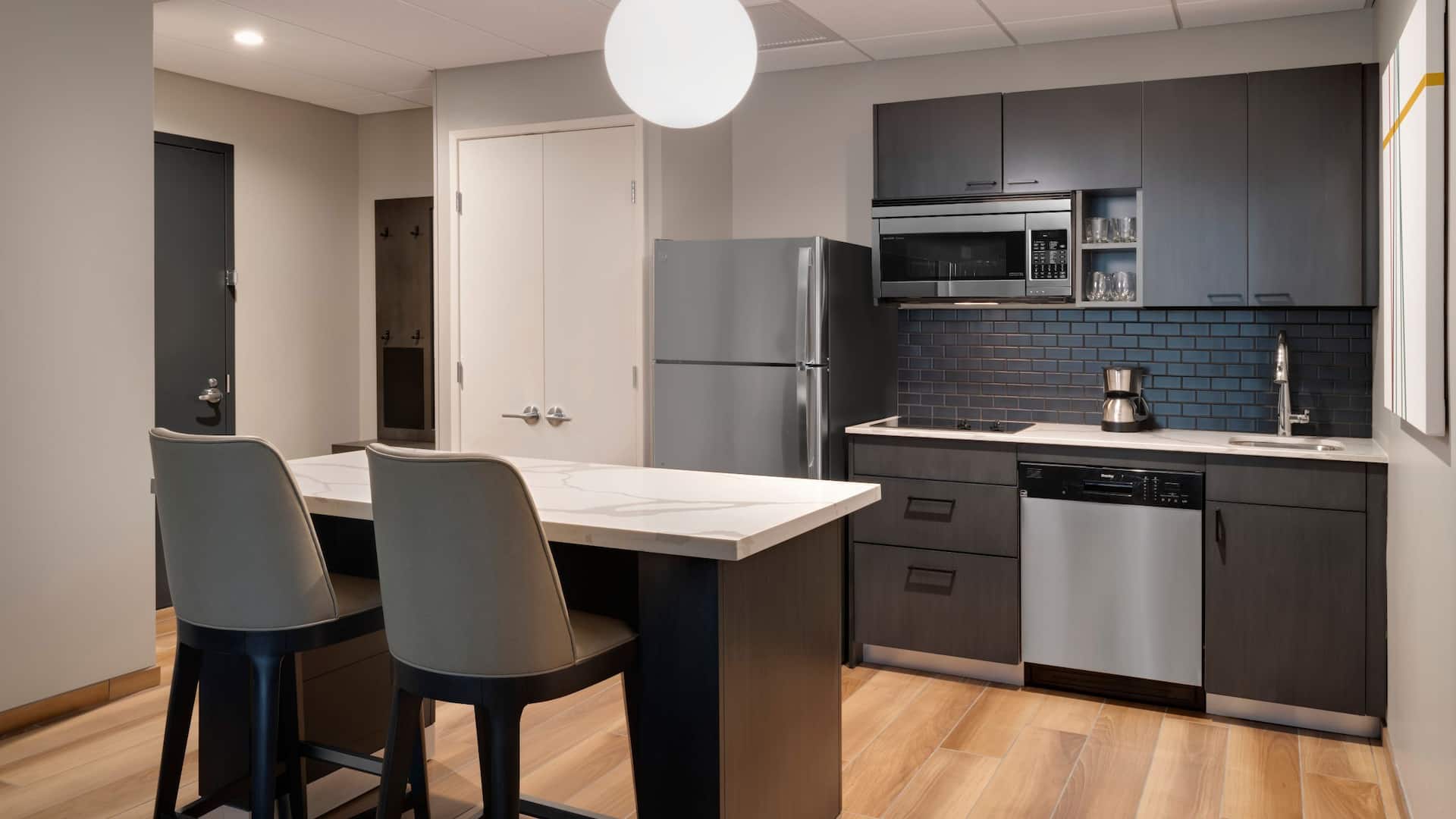 Hyatt House LAX / Century Blvd One Bedroom King Suite Kitchen