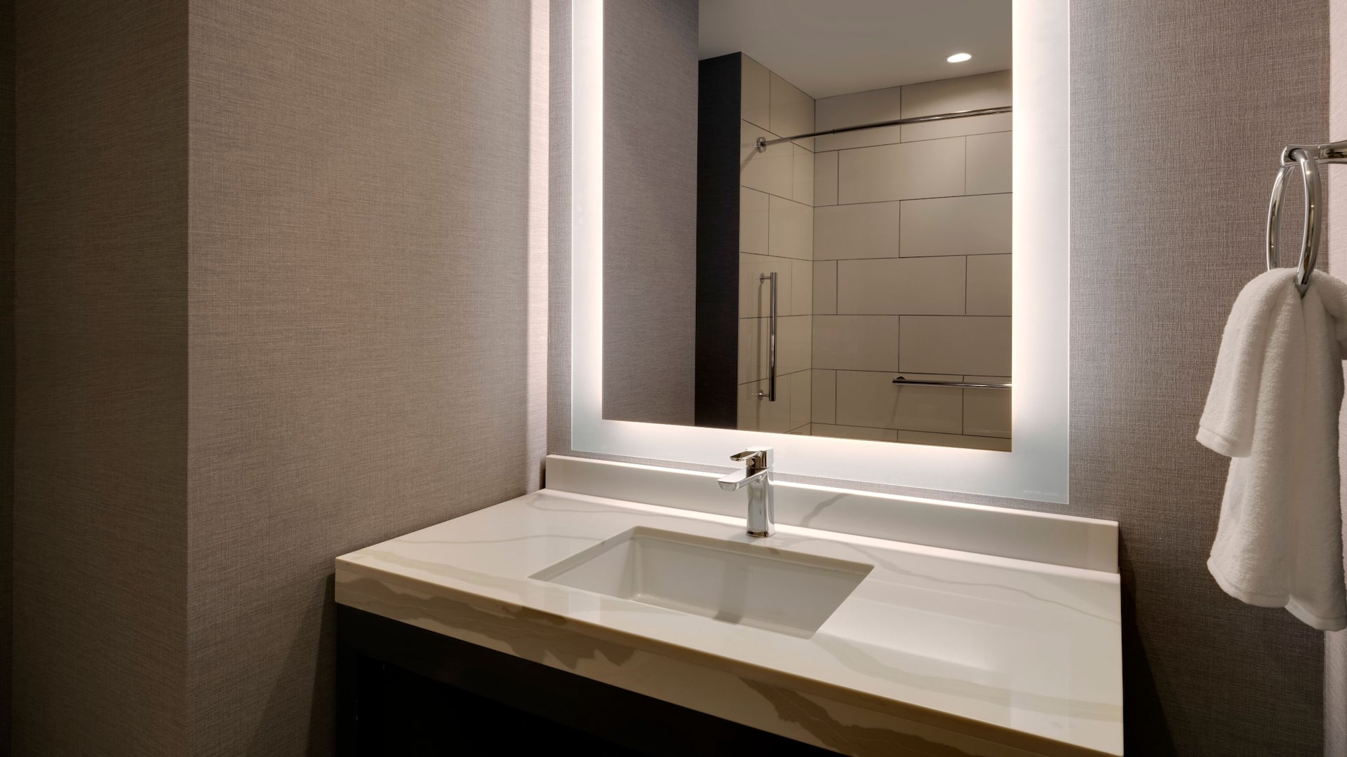 第 3，共 3 Hyatt House LAX / Century Blvd Two Queen Studio Kitchen Suite Bath