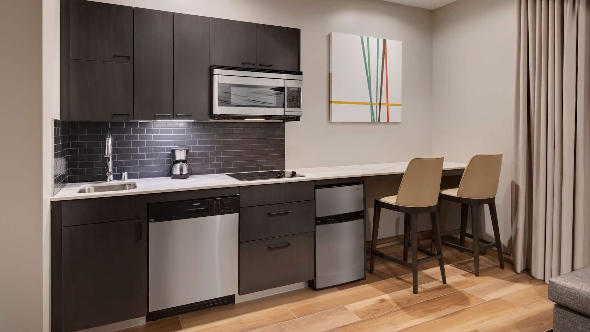 3/3 Hyatt House LAX / Century Blvd Laxxl Interior 2 Queen Studio Kitchen