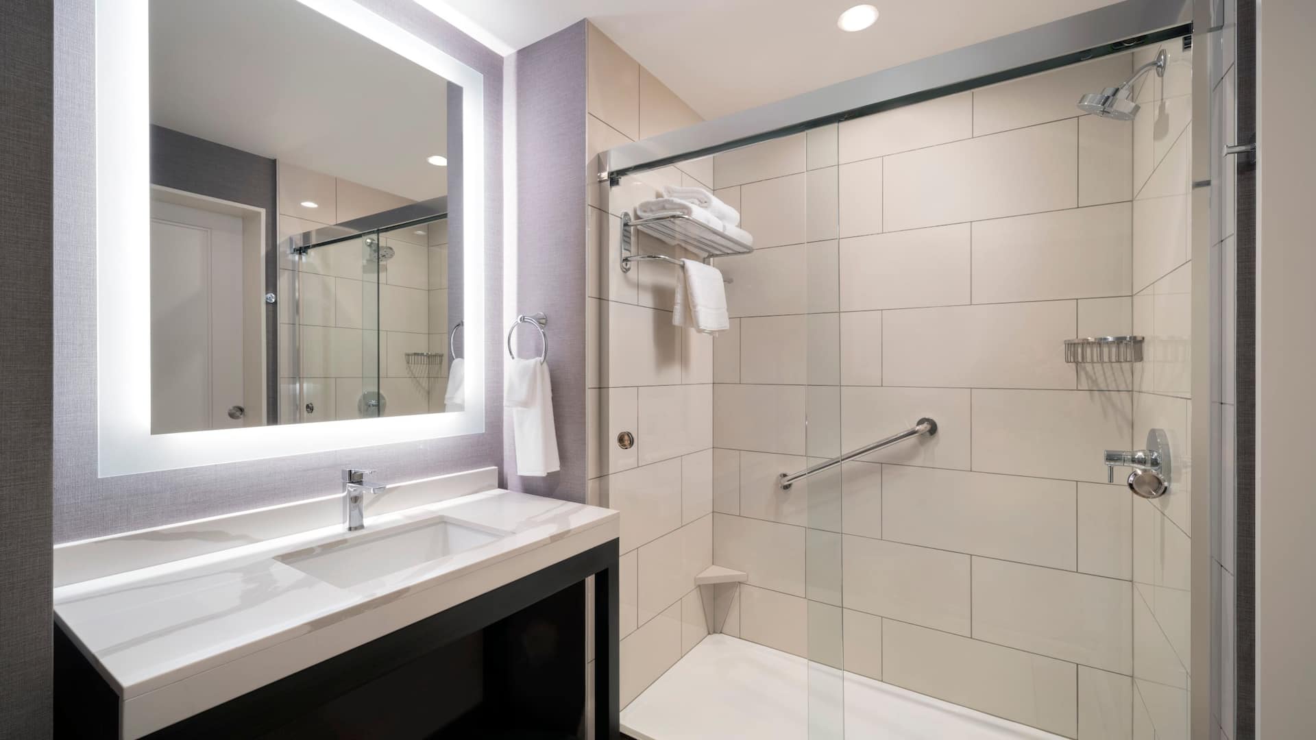 4/4 Hyatt House LAX / Century Blvd Studio Kitchen Suite King Standard Bath With