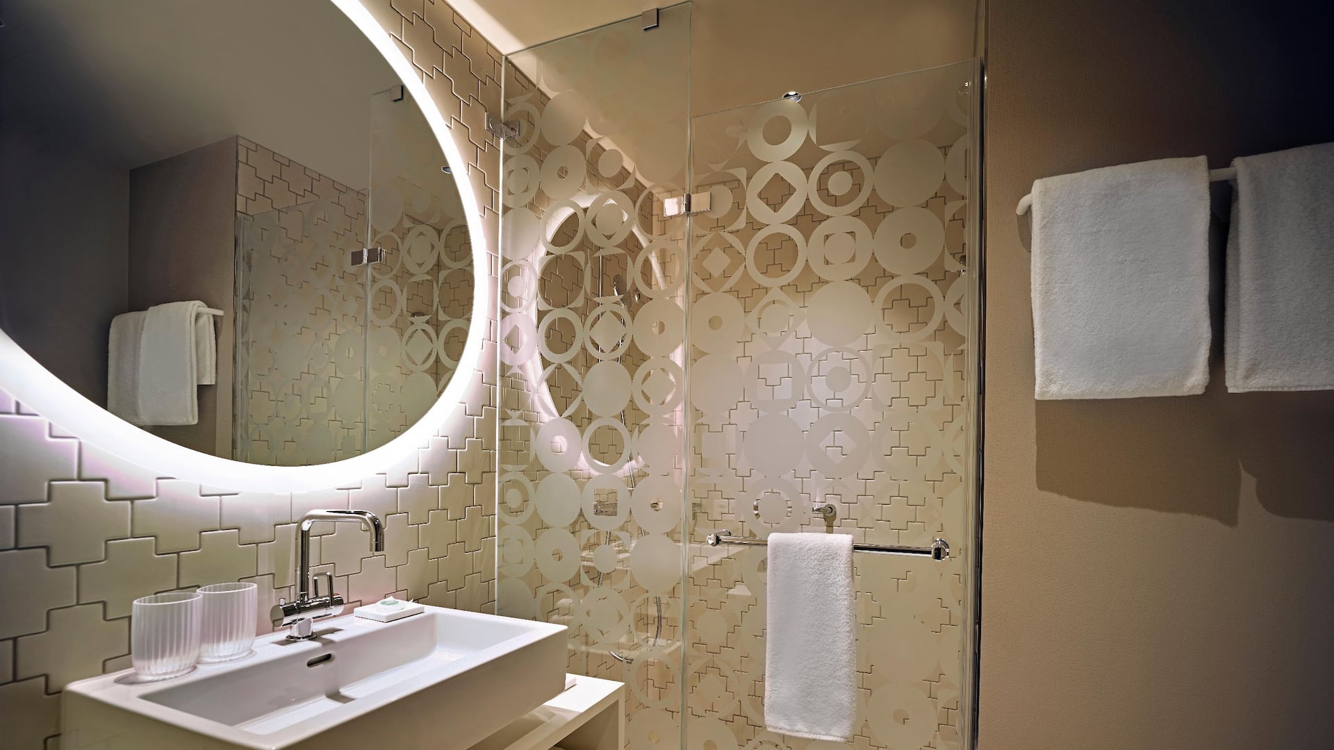 第 5，共 5 Bathroom Shower