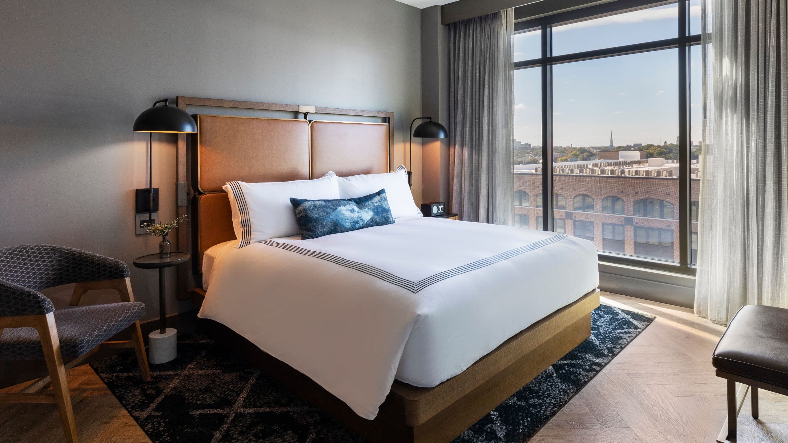 Thompson Savannah King Suite Windows 