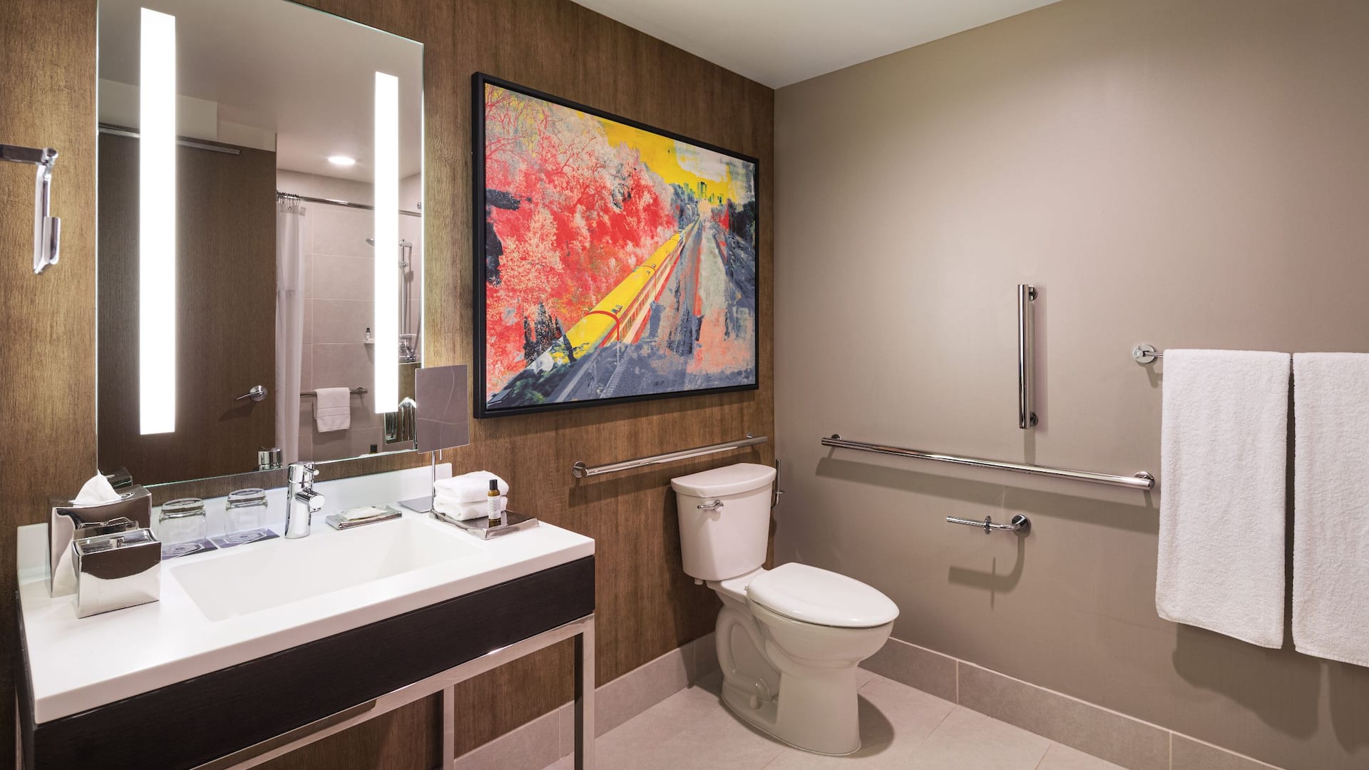 2 из 2 Hyatt Regency Bloomington - Minneapolis ADA Queen Bathroom