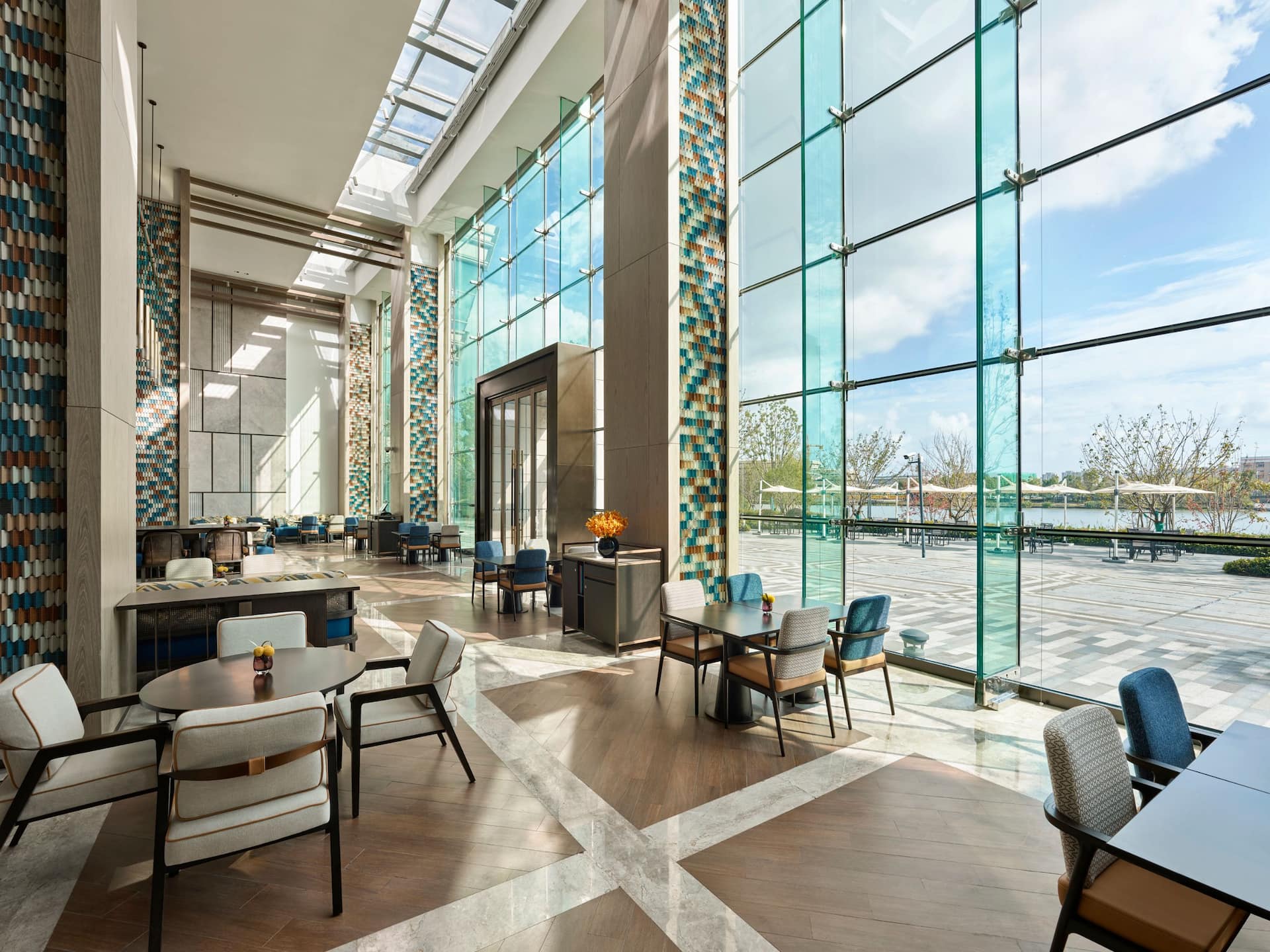 Hyatt Regency Shanghai Songjiang Bar Daytime View