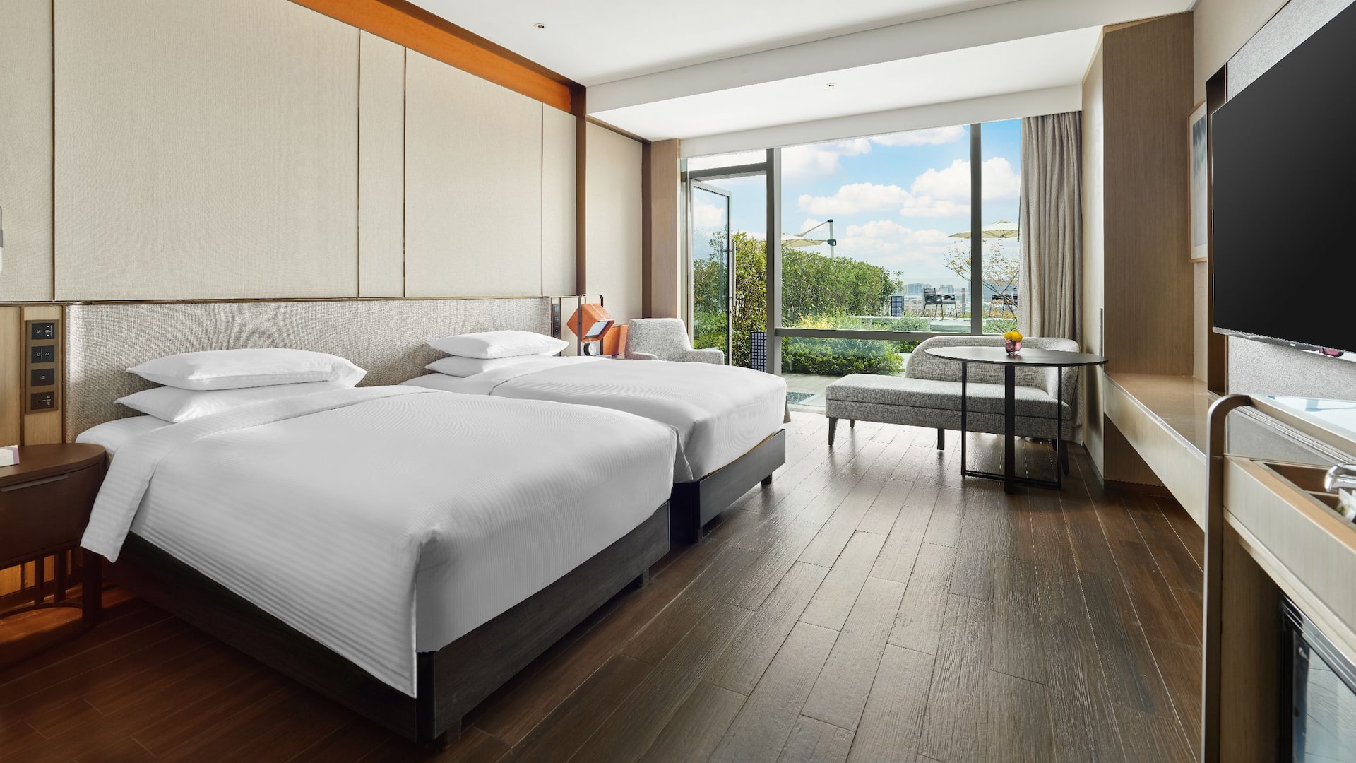 Hyatt Regency Shanghai Songjiang Hyatt Regency Shanghai Songjiang Twin Beds Lake View