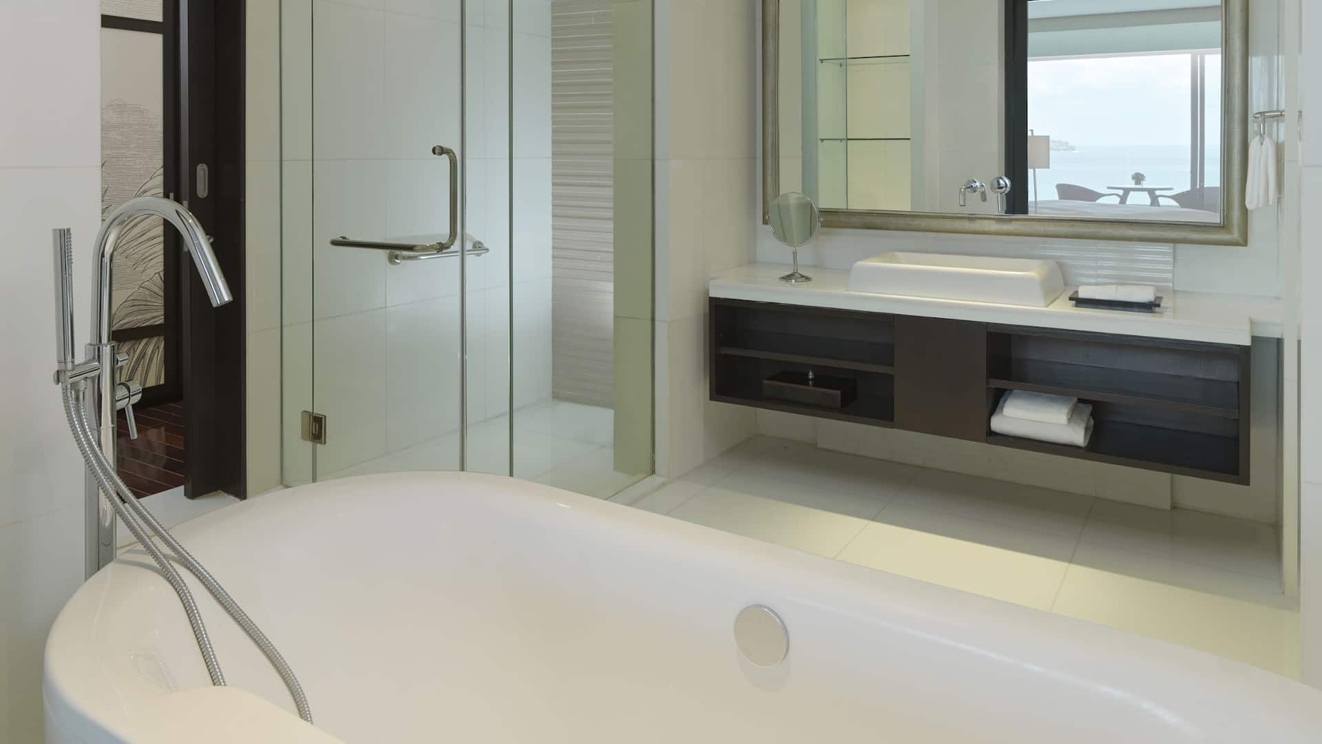 第 5，共 6 Hyatt Regency Phuket Resort King Ocean View Club Bathroom