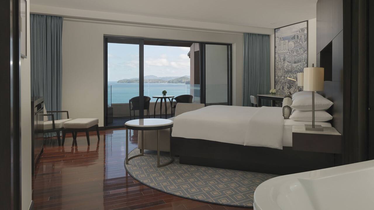 5-star hotel in Phuket King Ocean View Club Bedroom