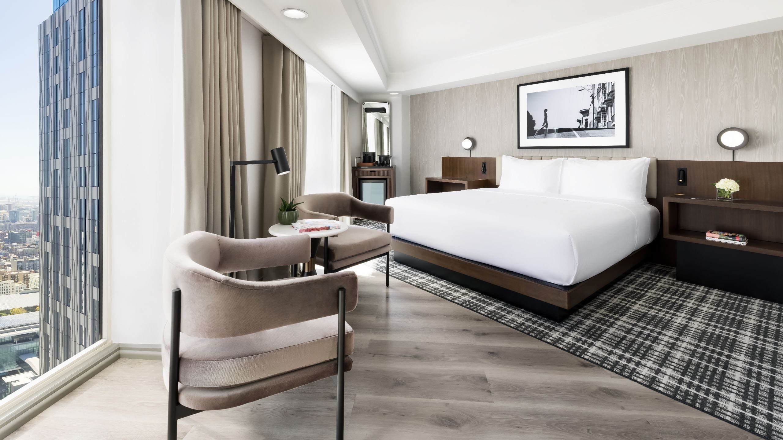 旧金山市中心索玛凯悦酒店共有 686 间客房和套房,每间均可俯瞰这座