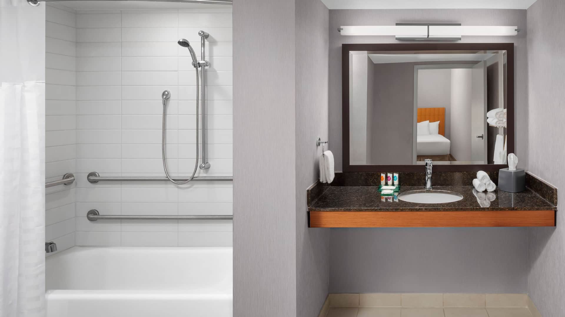 2/2 Hyatt Place Boston/Braintree ADA Bathroom Bathtub