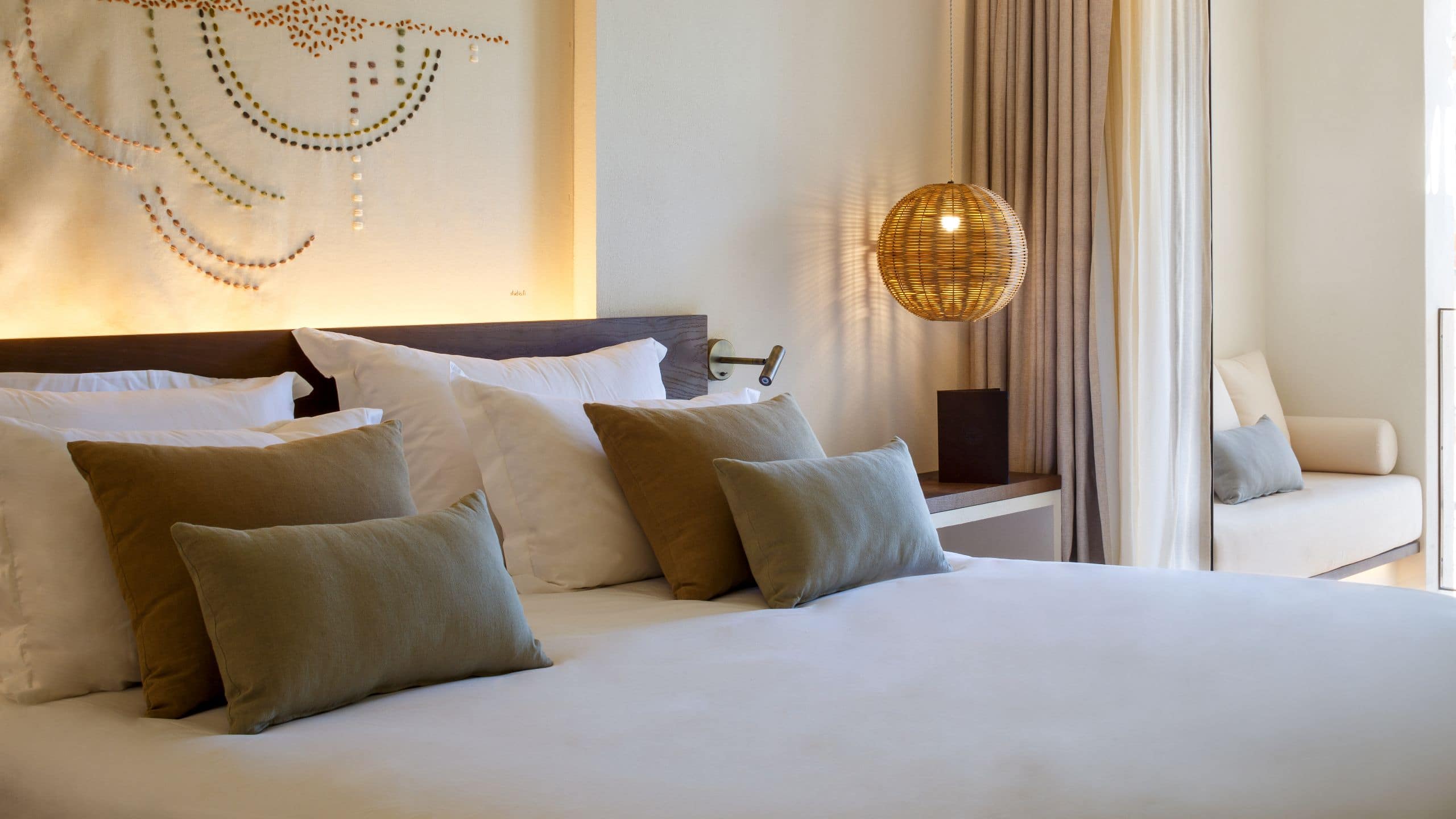 2 de 5 Byblos Hotel, part of The Unbound Collection by Hyatt Deluxe Guestroom