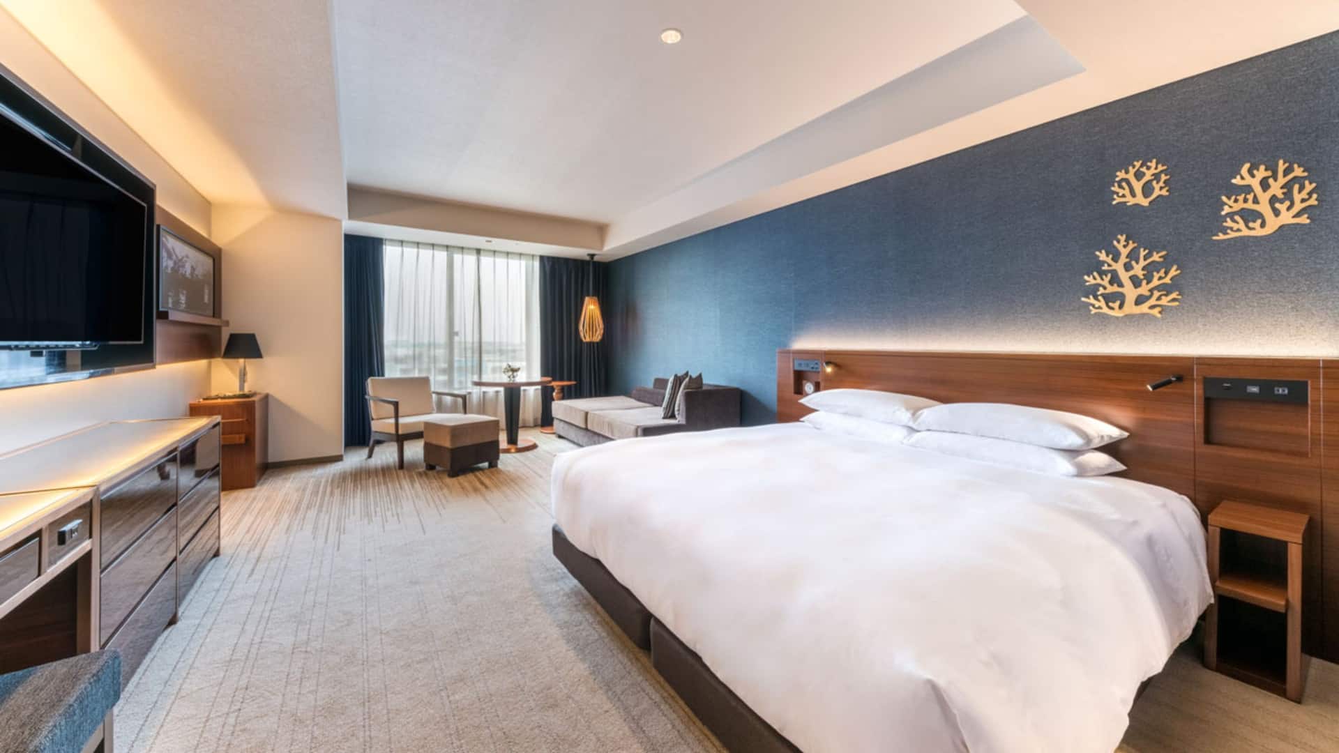 Hyatt Regency Tokyo Bay King Clubroom Guestroom
