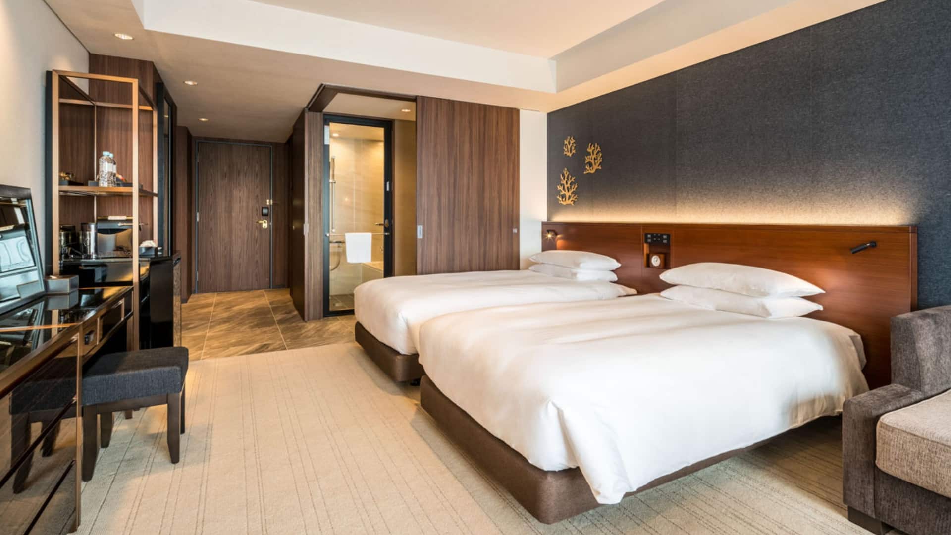 Hyatt Regency Tokyo Bay Two Twin Clubroom Guestroom