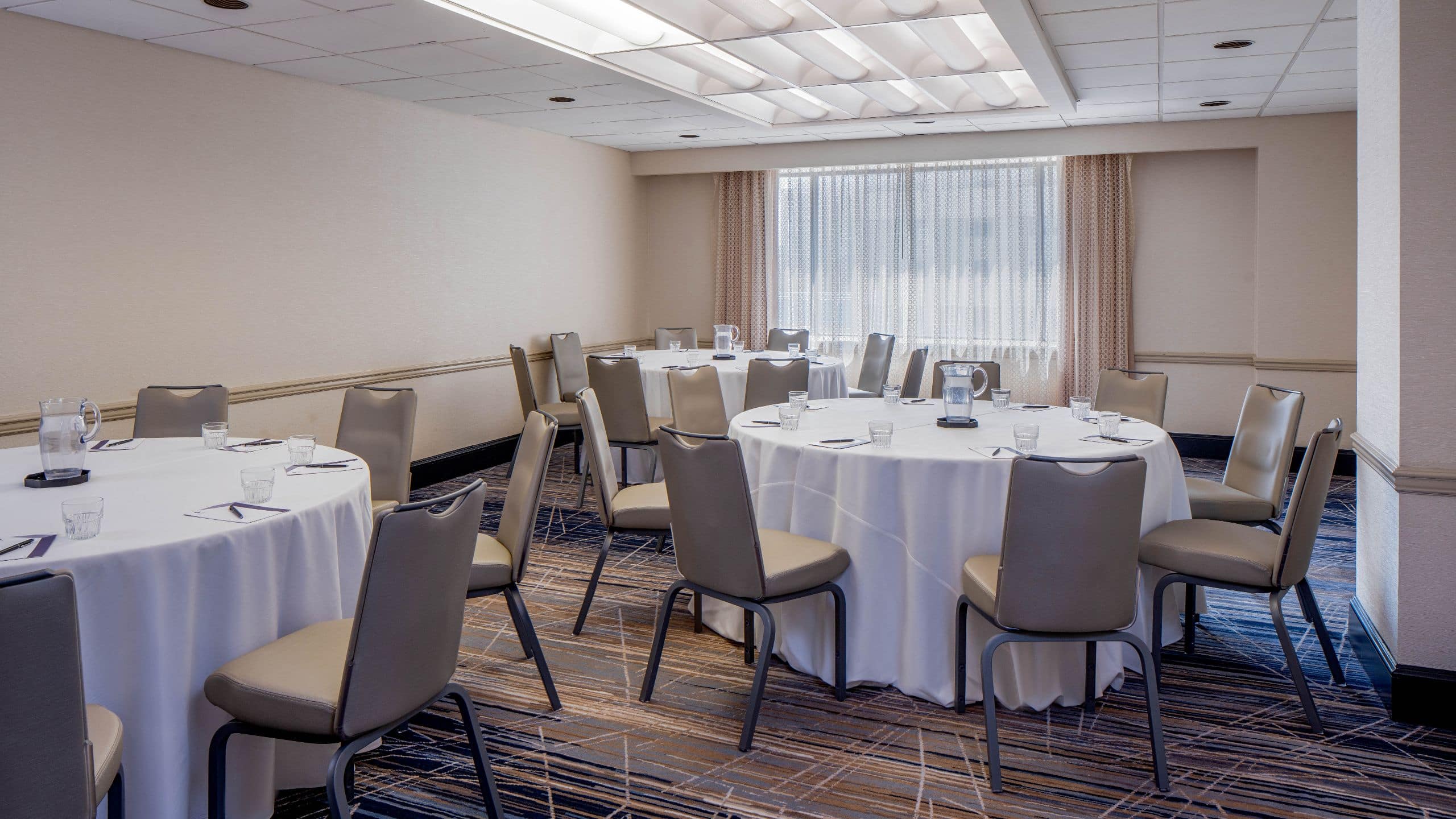 Hyatt Regency St. Louis at The Arch Business Rounds Second Floor