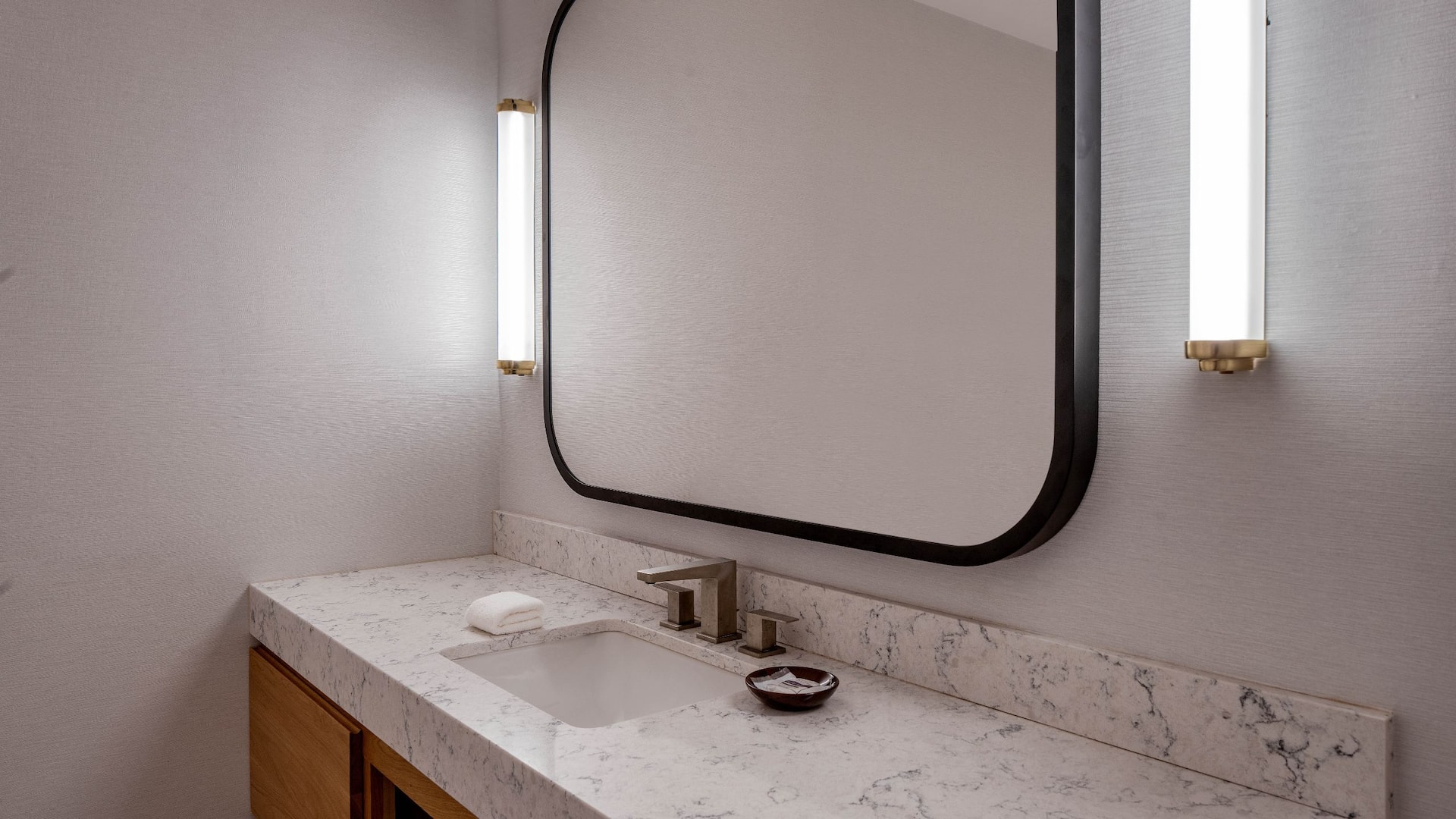 5 of 6 Hyatt Regency Greenwich Meeting Bathroom Vanity