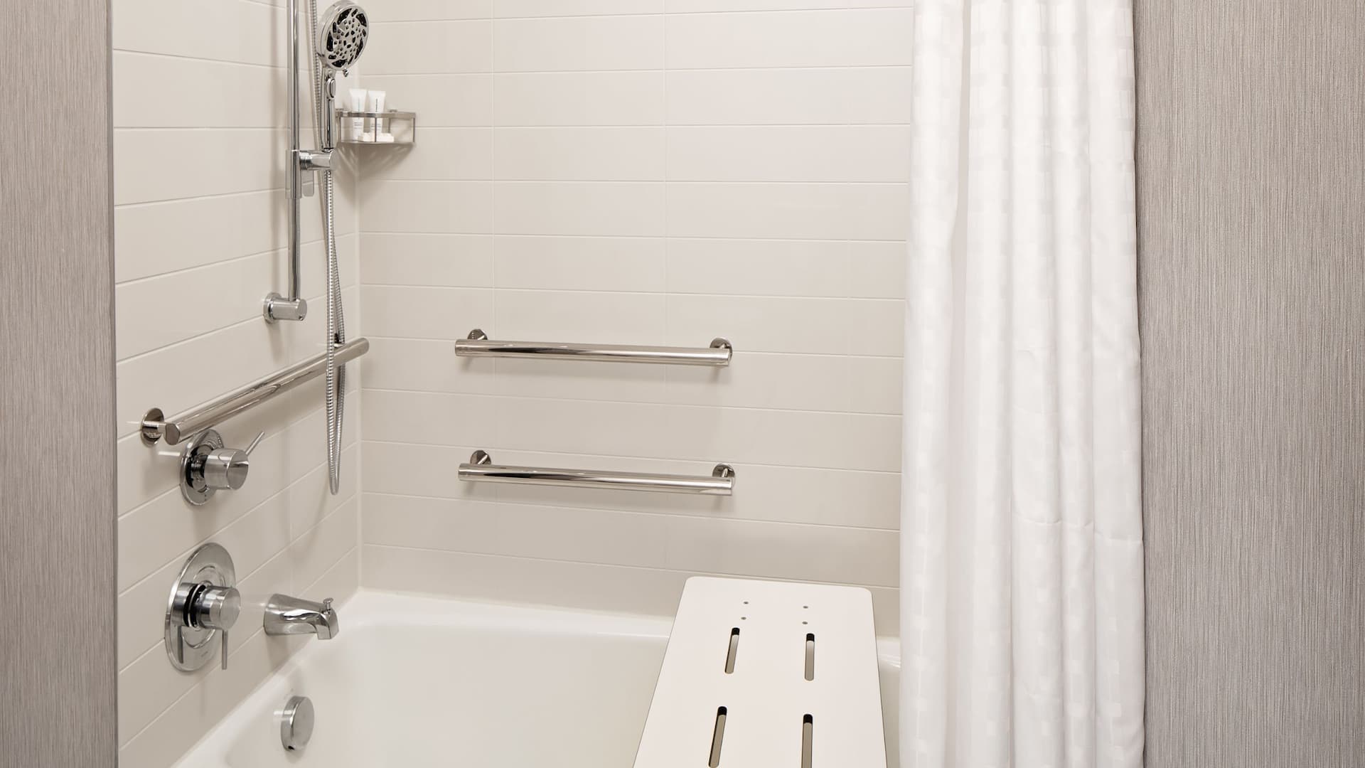 2 de 2 Hyatt Place Murfreesboro Accessible Tub