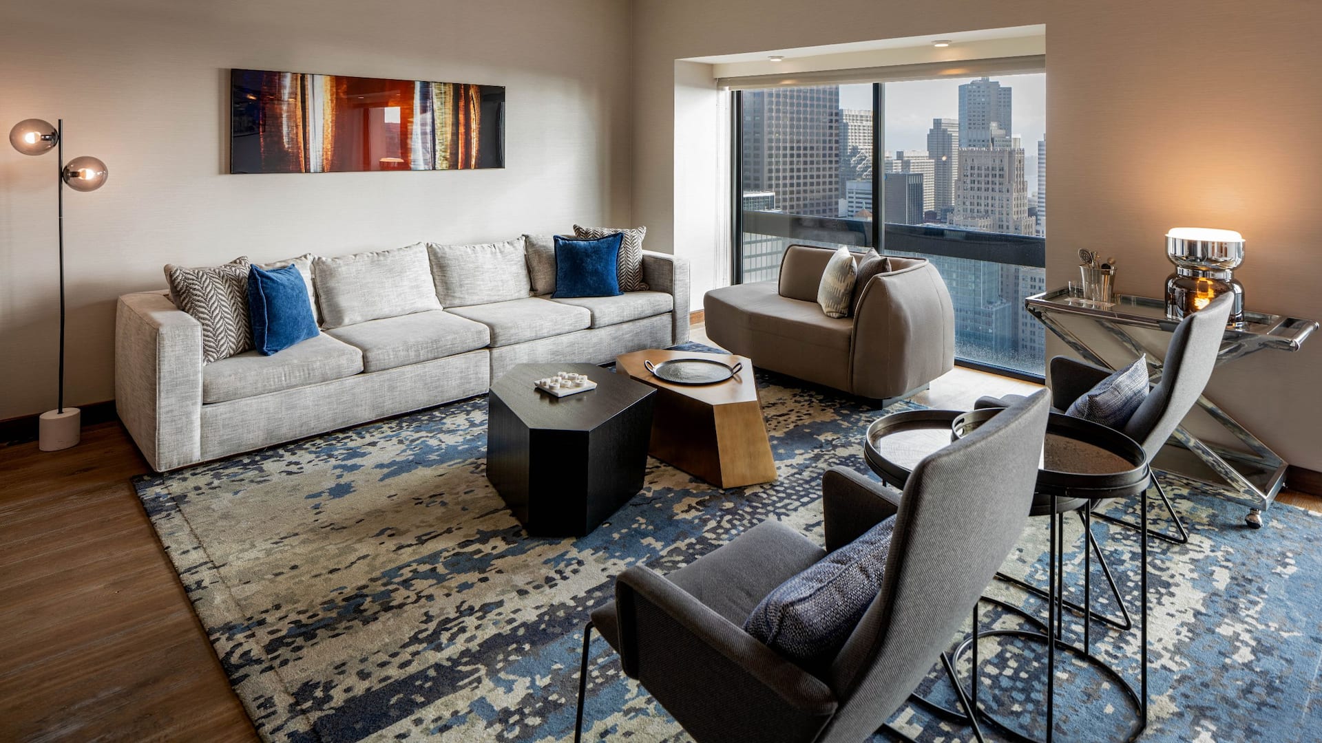 3 von 7 Grand Hyatt San Francisco Suite Seating