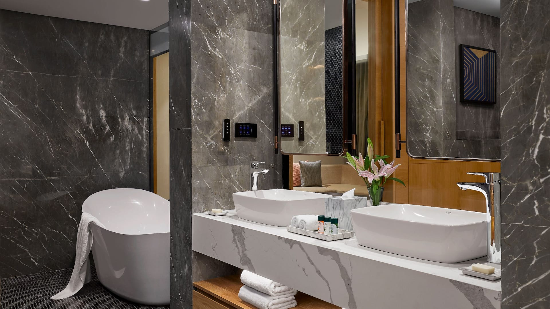 Hyatt Place Vadodara Suite Bathroom