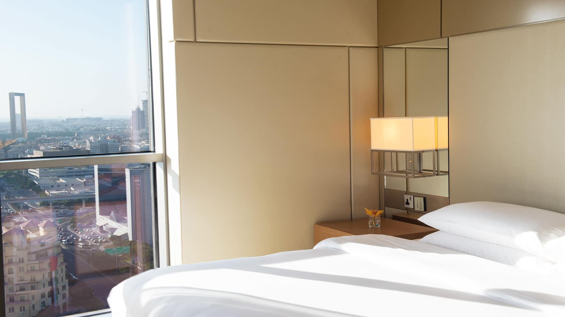 4 von 5 Hyatt Regency Dubai Creek Heights Room View Dubai Frame