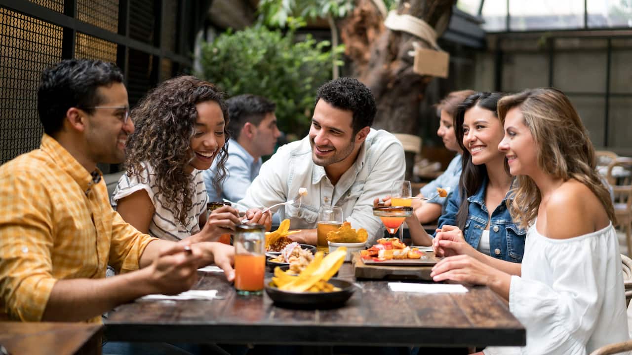 Friends Dining