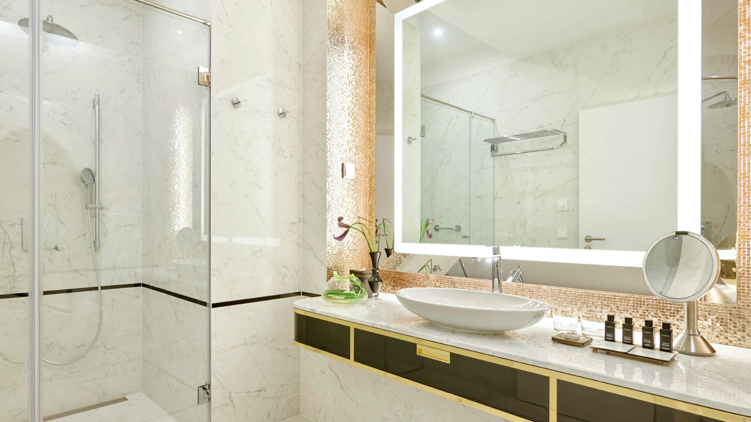 Párisi Udvar Hotel Budapest King Room Bathroom