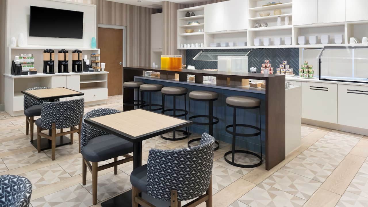 Charlotte NC hotels with free breakfast at Hyatt Place Charlotte / University Research Park.