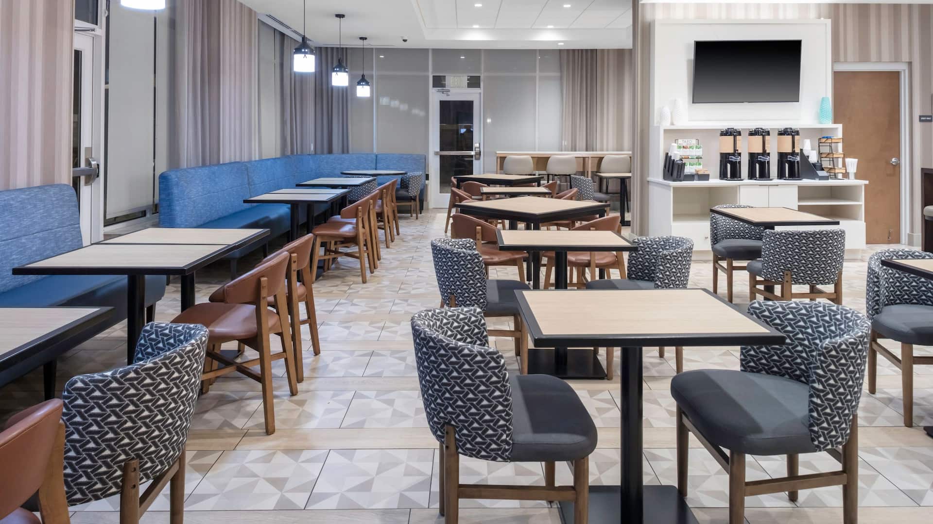 Hyatt Place Charlotte / University Research Park Breakfast Area Additional Seating