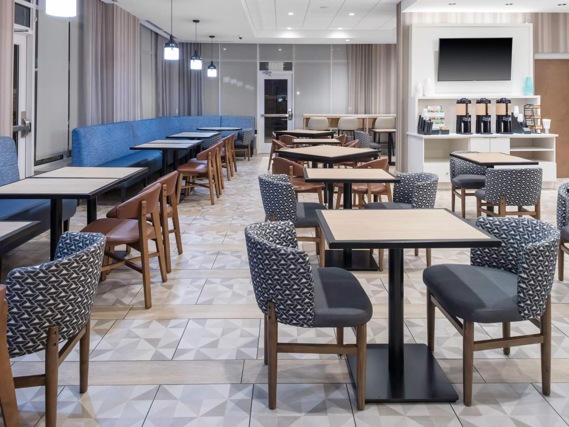Hyatt Place Charlotte / University Research Park Breakfast Area Additional Seating