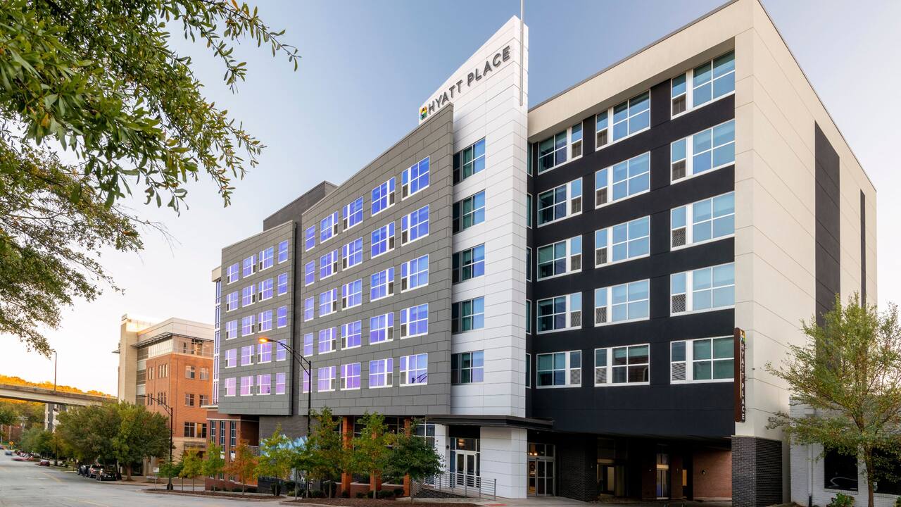 Conveniently Located Downtown Greenville Hotel