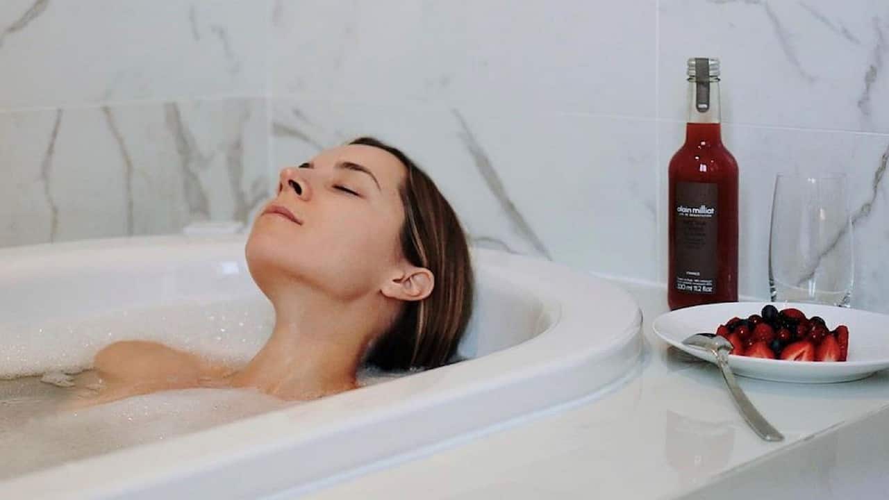 Parisian suite bath
