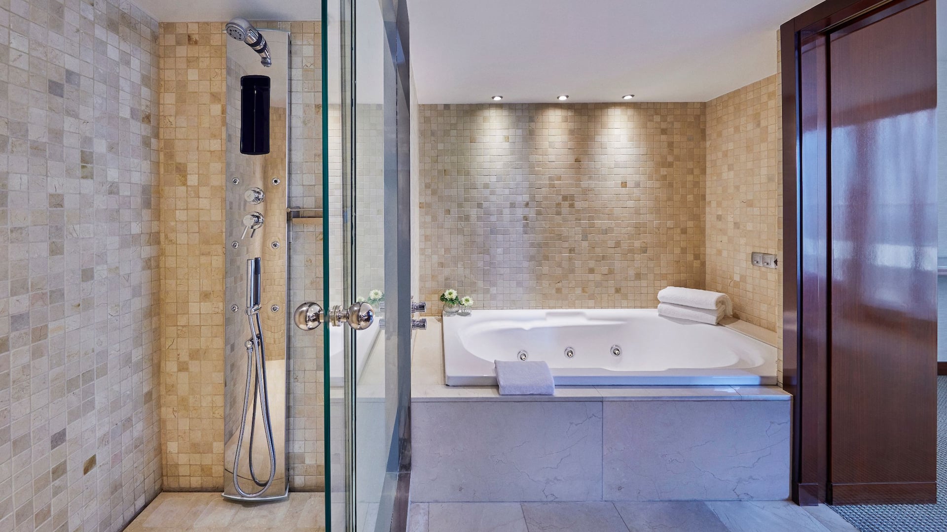 9 de 9 Hyatt Regency Barcelona Tower Presidential Suite Bathroom Details
