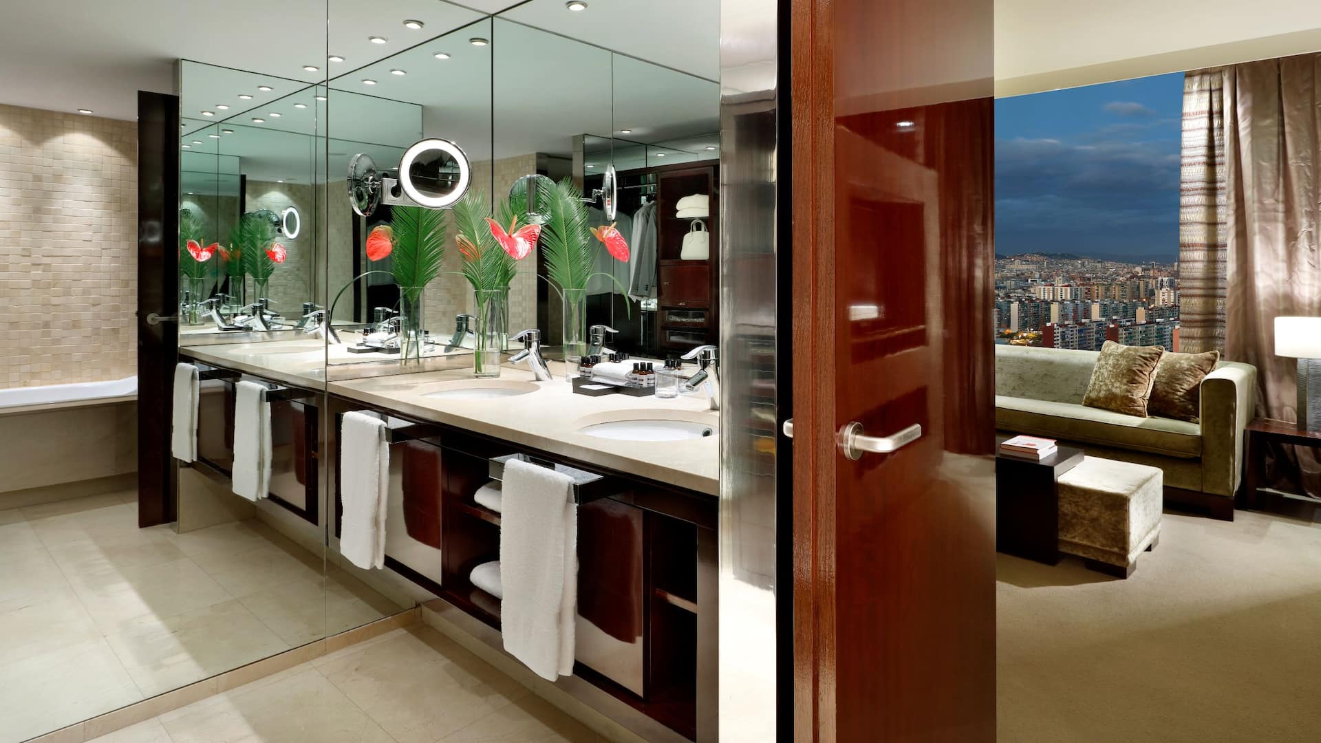 4 de 5 Hyatt Regency Barcelona Tower Bcnrb Regency Suite Bathroom