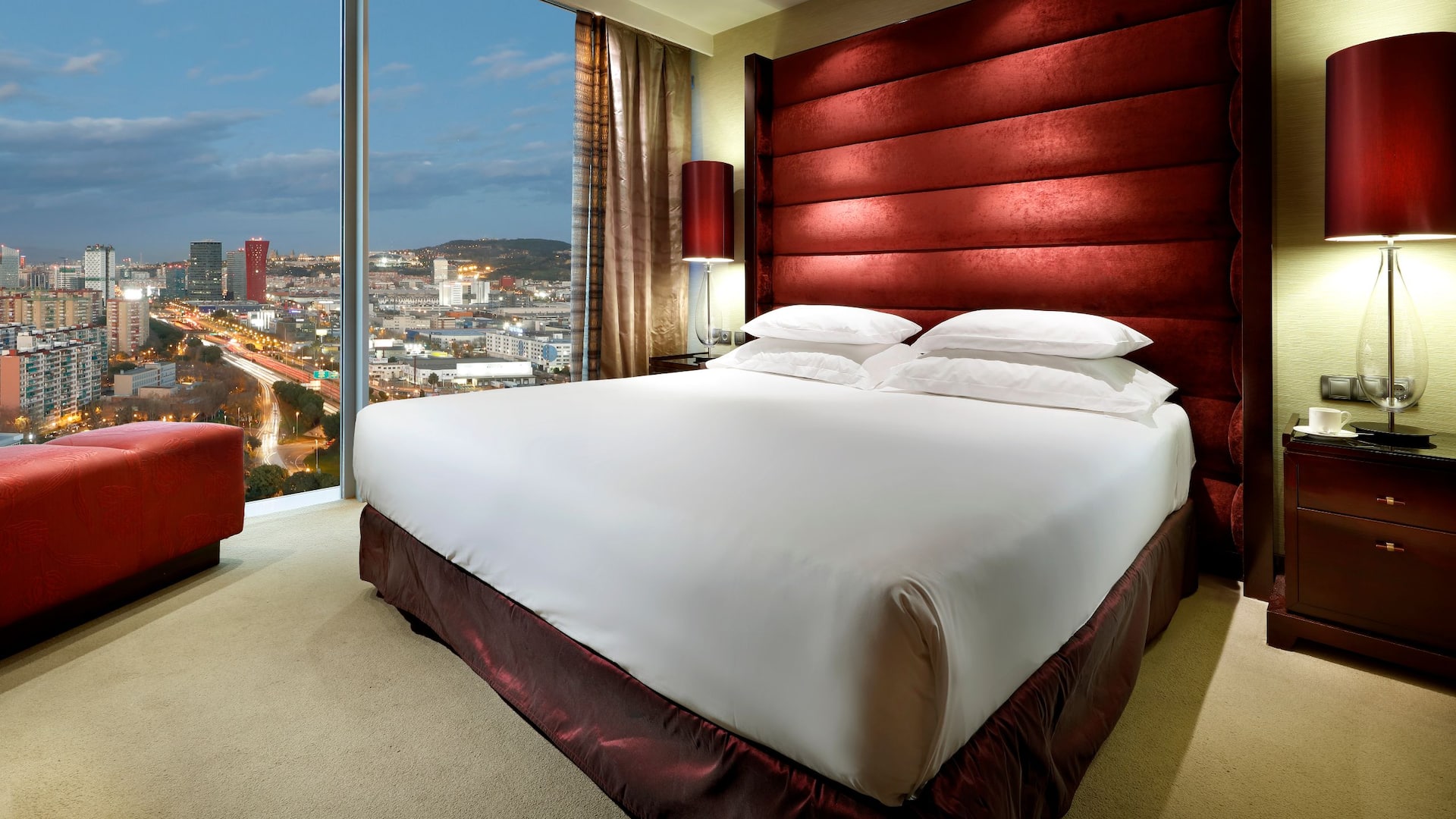 Hyatt Regency Barcelona Tower Regency Suite King Room City View