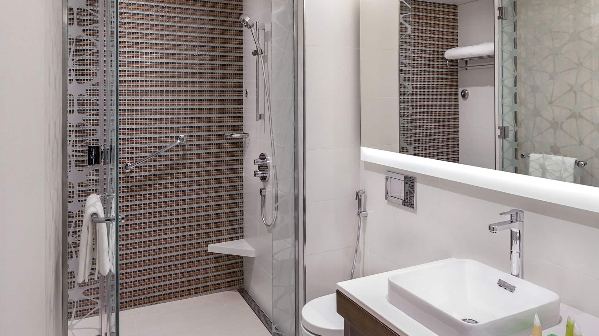 4 из 6 Hyatt Place Dubai Wasl District Bathroom Shower Close-up