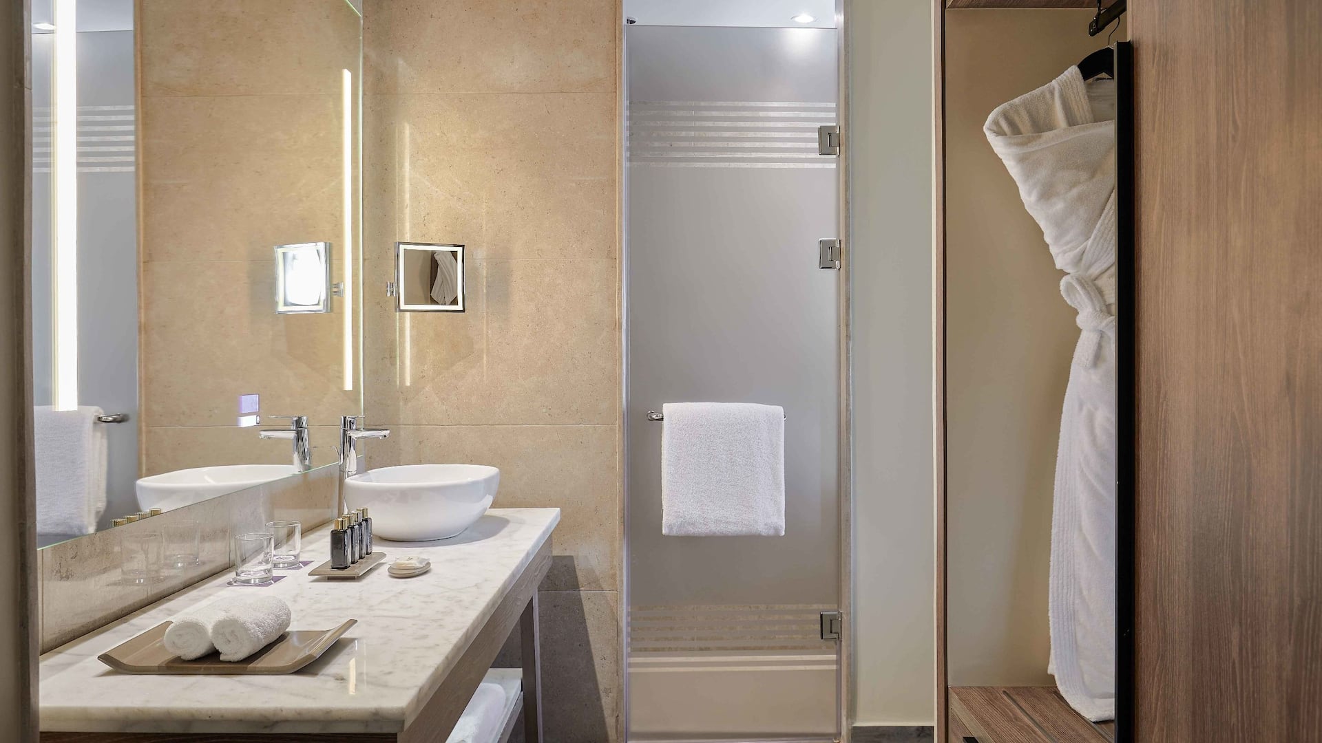 4 of 5 Hyatt Regency Cairo West Diplomat Suite Bathroom