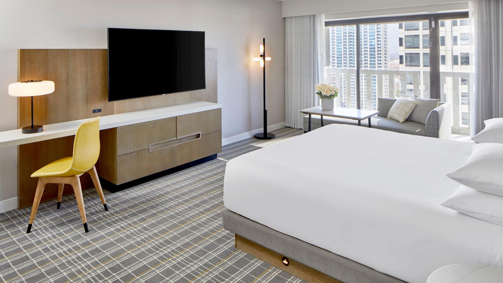 3 из 7 Hyatt Regency Atlanta King View Credenza